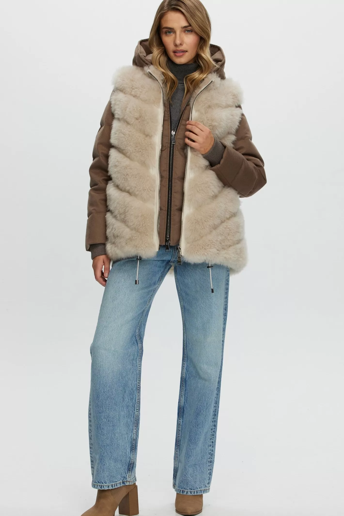 Doudoune matelassée en duvet et cachemire Loro Piana - Montréal par GORSKI  
Veste amovible en cachemire de chèvre premium incluse (Ensemble 2 pièces)  
Style urbain raffiné pour femme, alliant confort et élégance hivernale