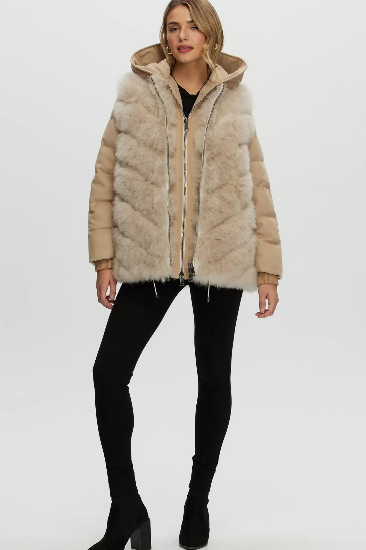 Doudoune matelassée en duvet et cachemire Loro Piana - Montréal par GORSKI  
Veste amovible en cachemire de chèvre premium incluse (Ensemble 2 pièces)  
Style urbain raffiné pour femme, alliant confort et élégance hivernale