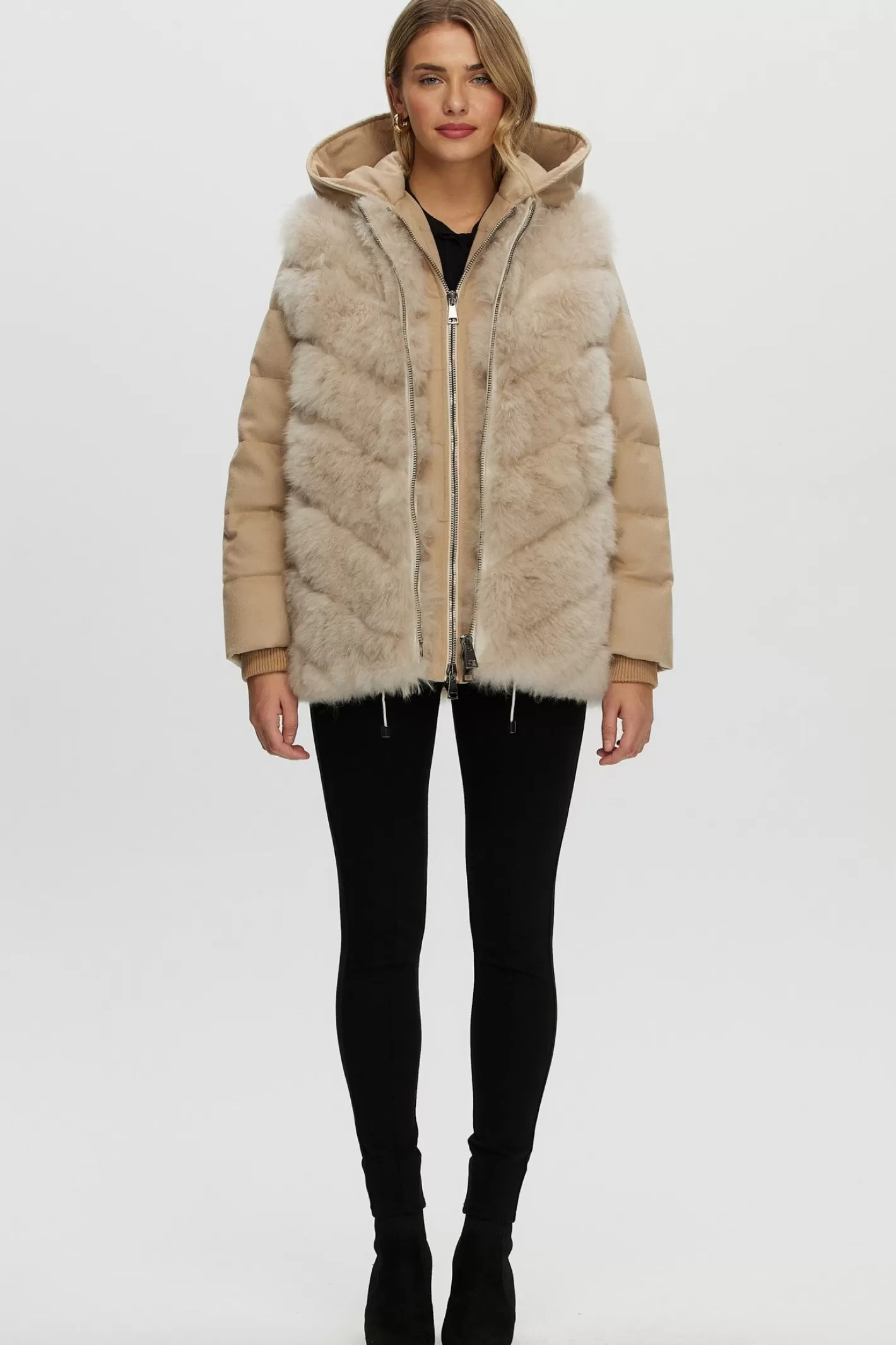 Doudoune matelassée en duvet et cachemire Loro Piana - Montréal par GORSKI  
Veste amovible en cachemire de chèvre premium incluse (Ensemble 2 pièces)  
Style urbain raffiné pour femme, alliant confort et élégance hivernale