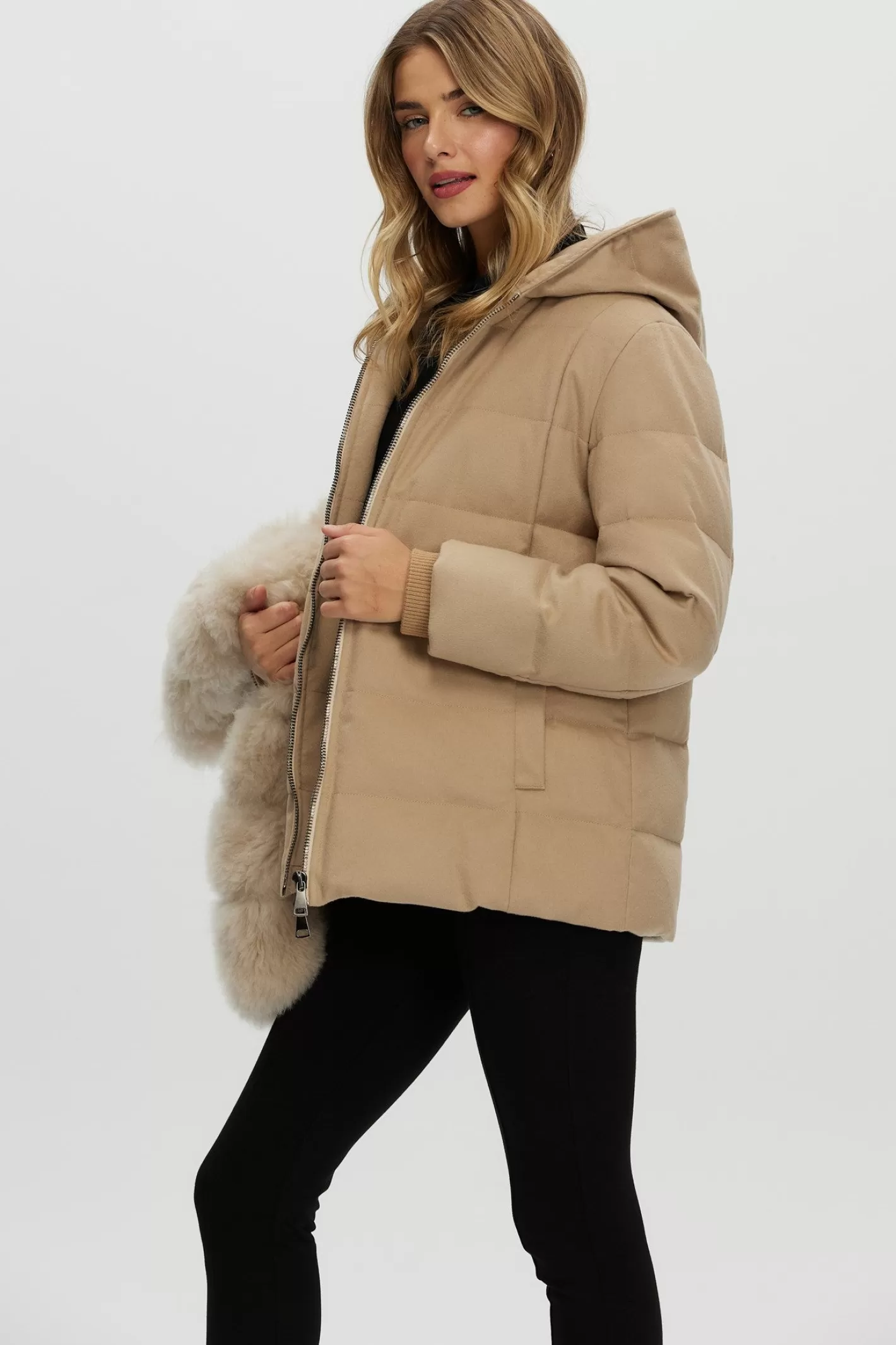 Doudoune matelassée en duvet et cachemire Loro Piana - Montréal par GORSKI  
Veste amovible en cachemire de chèvre premium incluse (Ensemble 2 pièces)  
Style urbain raffiné pour femme, alliant confort et élégance hivernale