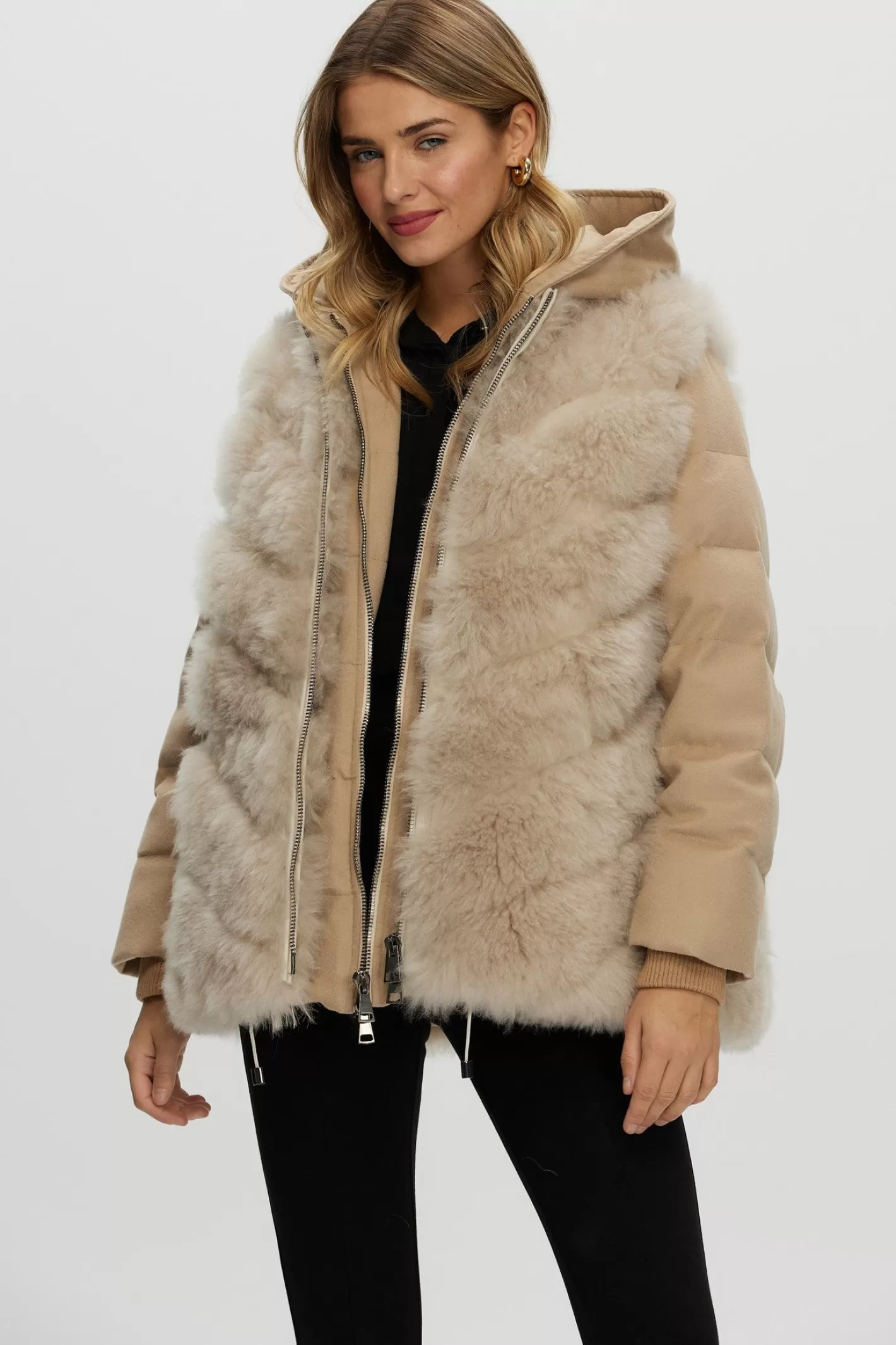 Doudoune matelassée en duvet et cachemire Loro Piana - Montréal par GORSKI  
Veste amovible en cachemire de chèvre premium incluse (Ensemble 2 pièces)  
Style urbain raffiné pour femme, alliant confort et élégance hivernale