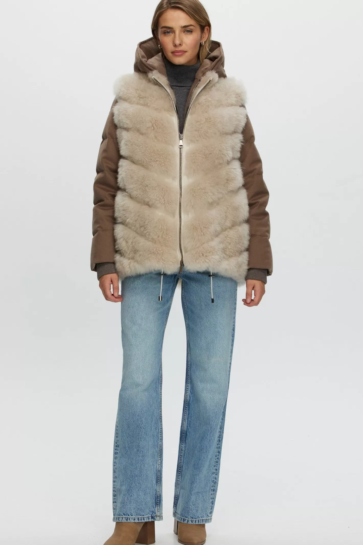 Doudoune matelassée en duvet et cachemire Loro Piana - Montréal par GORSKI  
Veste amovible en cachemire de chèvre premium incluse (Ensemble 2 pièces)  
Style urbain raffiné pour femme, alliant confort et élégance hivernale