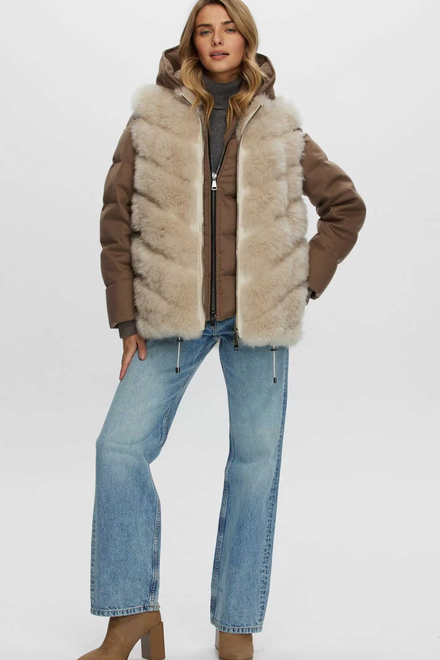 Doudoune matelassée en duvet et cachemire Loro Piana - Montréal par GORSKI  
Veste amovible en cachemire de chèvre premium incluse (Ensemble 2 pièces)  
Style urbain raffiné pour femme, alliant confort et élégance hivernale