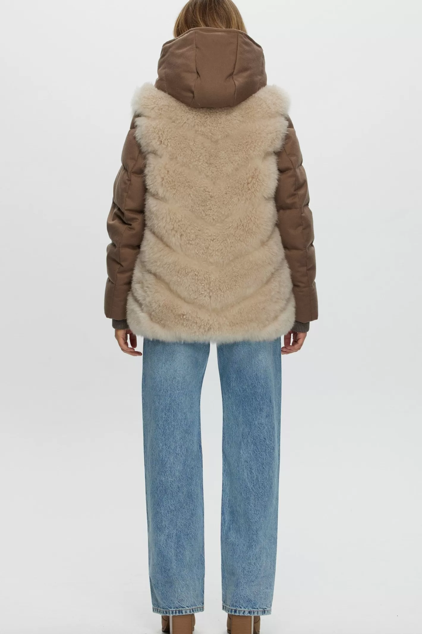 Doudoune matelassée en duvet et cachemire Loro Piana - Montréal par GORSKI  
Veste amovible en cachemire de chèvre premium incluse (Ensemble 2 pièces)  
Style urbain raffiné pour femme, alliant confort et élégance hivernale