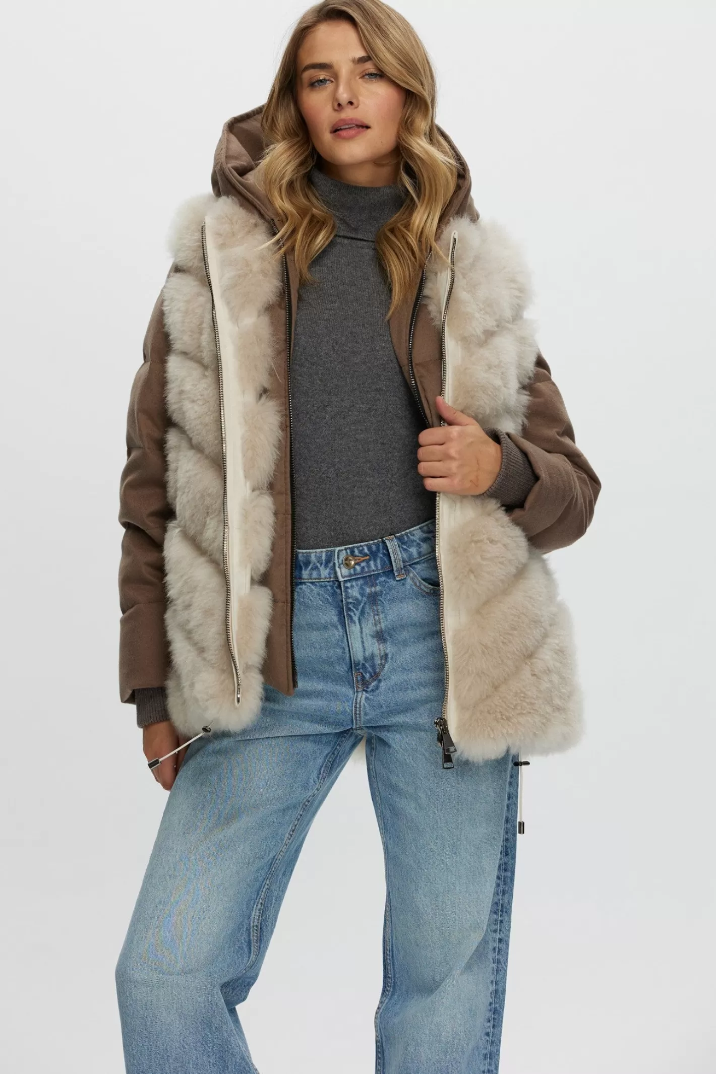 Doudoune matelassée en duvet et cachemire Loro Piana - Montréal par GORSKI  
Veste amovible en cachemire de chèvre premium incluse (Ensemble 2 pièces)  
Style urbain raffiné pour femme, alliant confort et élégance hivernale