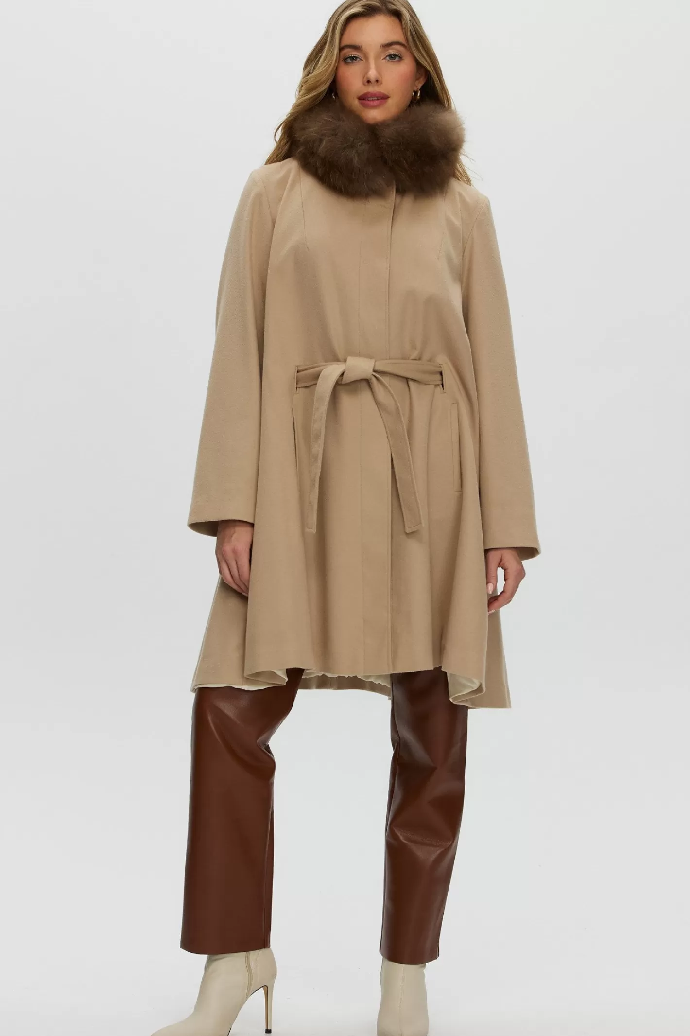 Poussette canne luxe pour femme GORSKI - Cachemire Loro Piana avec col en laine d'exception et ceinture assortie - Collection Montréal