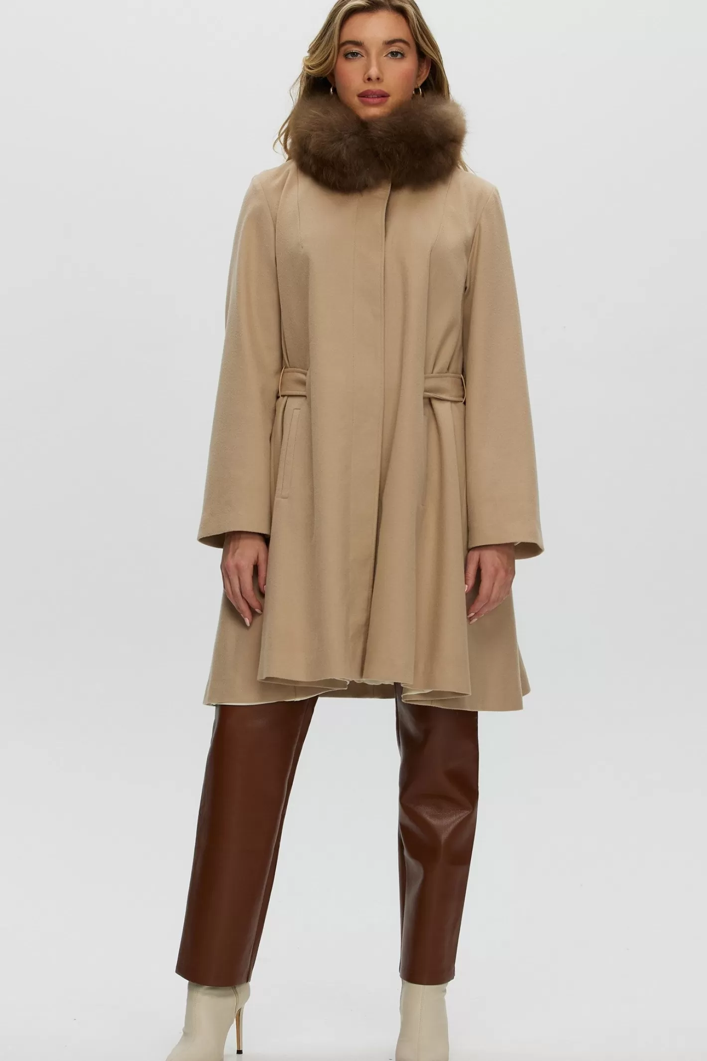 Poussette canne luxe pour femme GORSKI - Cachemire Loro Piana avec col en laine d'exception et ceinture assortie - Collection Montréal
