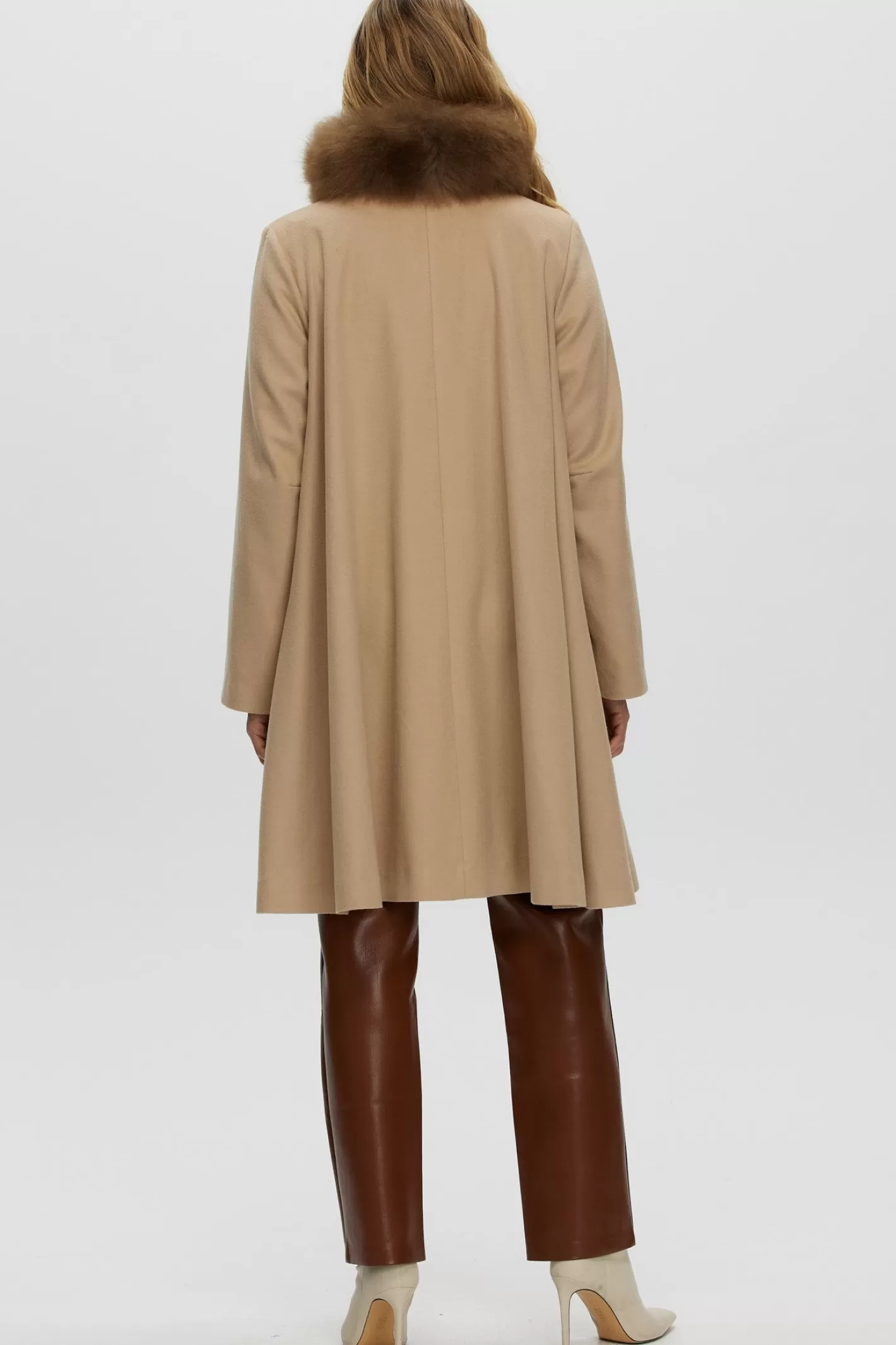 Poussette canne luxe pour femme GORSKI - Cachemire Loro Piana avec col en laine d'exception et ceinture assortie - Collection Montréal