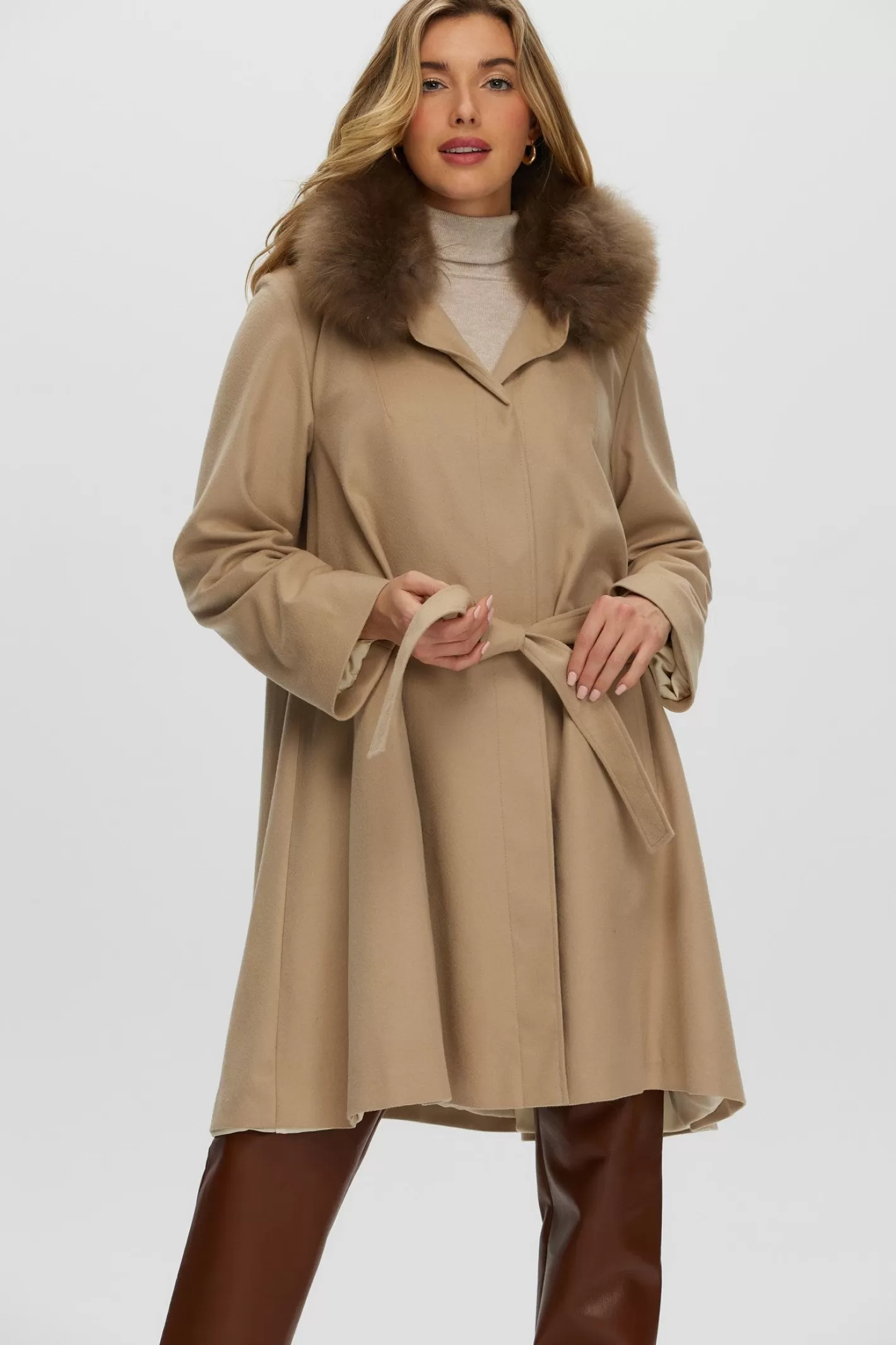 Poussette canne luxe pour femme GORSKI - Cachemire Loro Piana avec col en laine d'exception et ceinture assortie - Collection Montréal