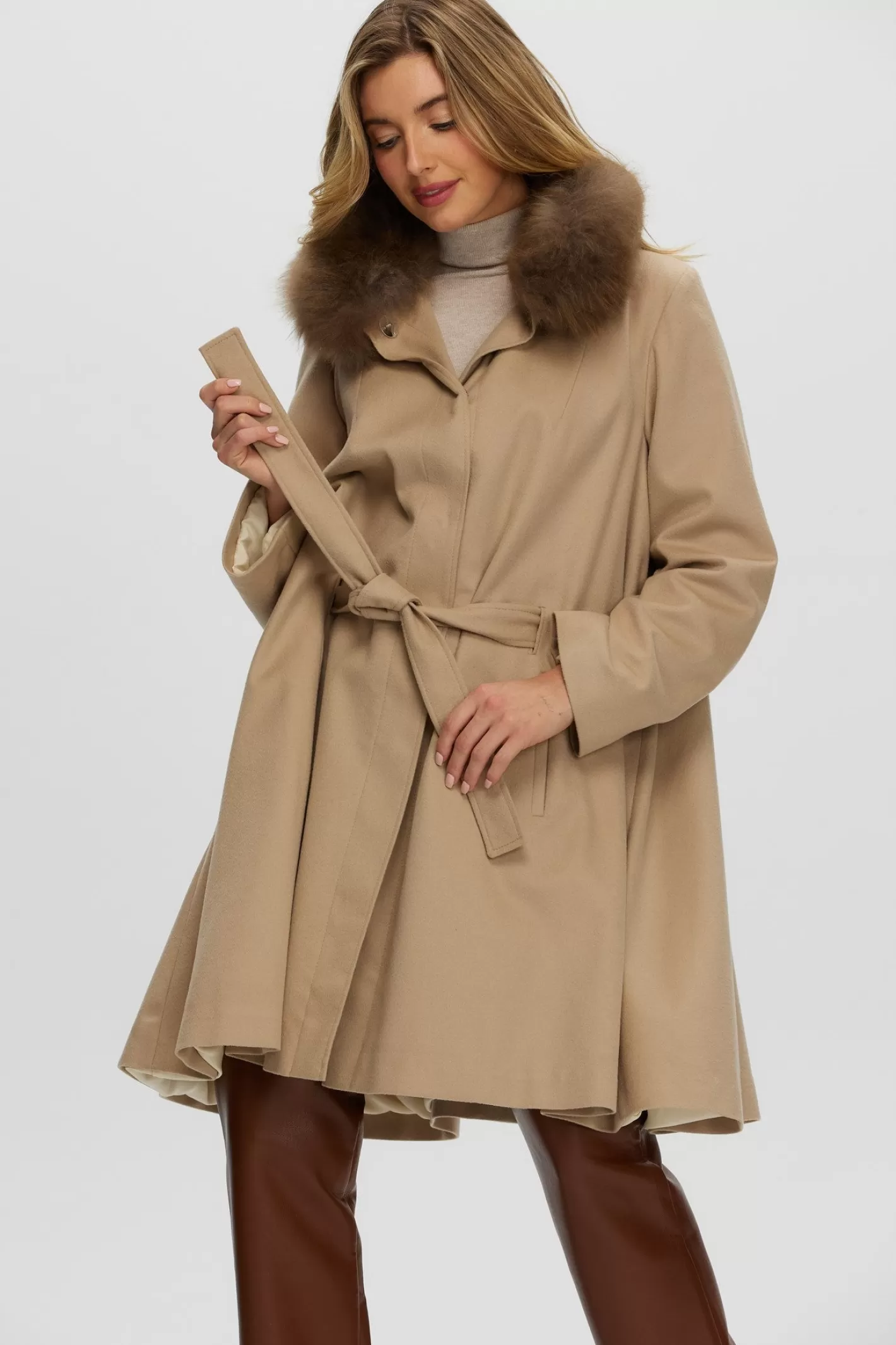 Poussette canne luxe pour femme GORSKI - Cachemire Loro Piana avec col en laine d'exception et ceinture assortie - Collection Montréal