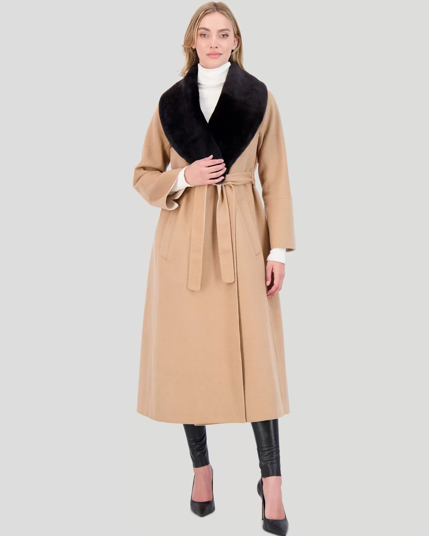 Manteau court femme GORSKI Montréal en laine Loro Piana - Col en peau d'agneau shearling triée sur le volet 

(Version alternative avec nuances plus marketing : 
Blouson élégant GORSKI pour Montréal - Laine précieuse Loro Piana avec col en agneau shearling soigneusement sélectionné)