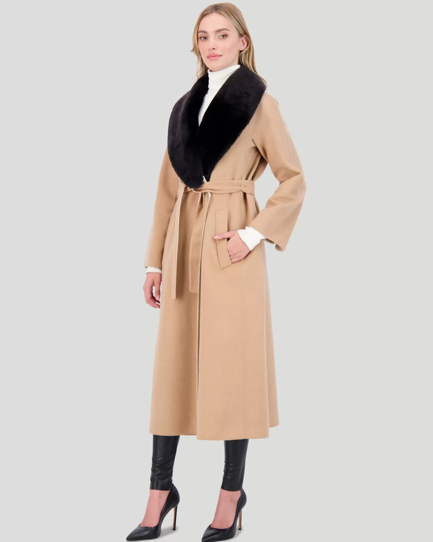Manteau court femme GORSKI Montréal en laine Loro Piana - Col en peau d'agneau shearling triée sur le volet 

(Version alternative avec nuances plus marketing : 
Blouson élégant GORSKI pour Montréal - Laine précieuse Loro Piana avec col en agneau shearling soigneusement sélectionné)