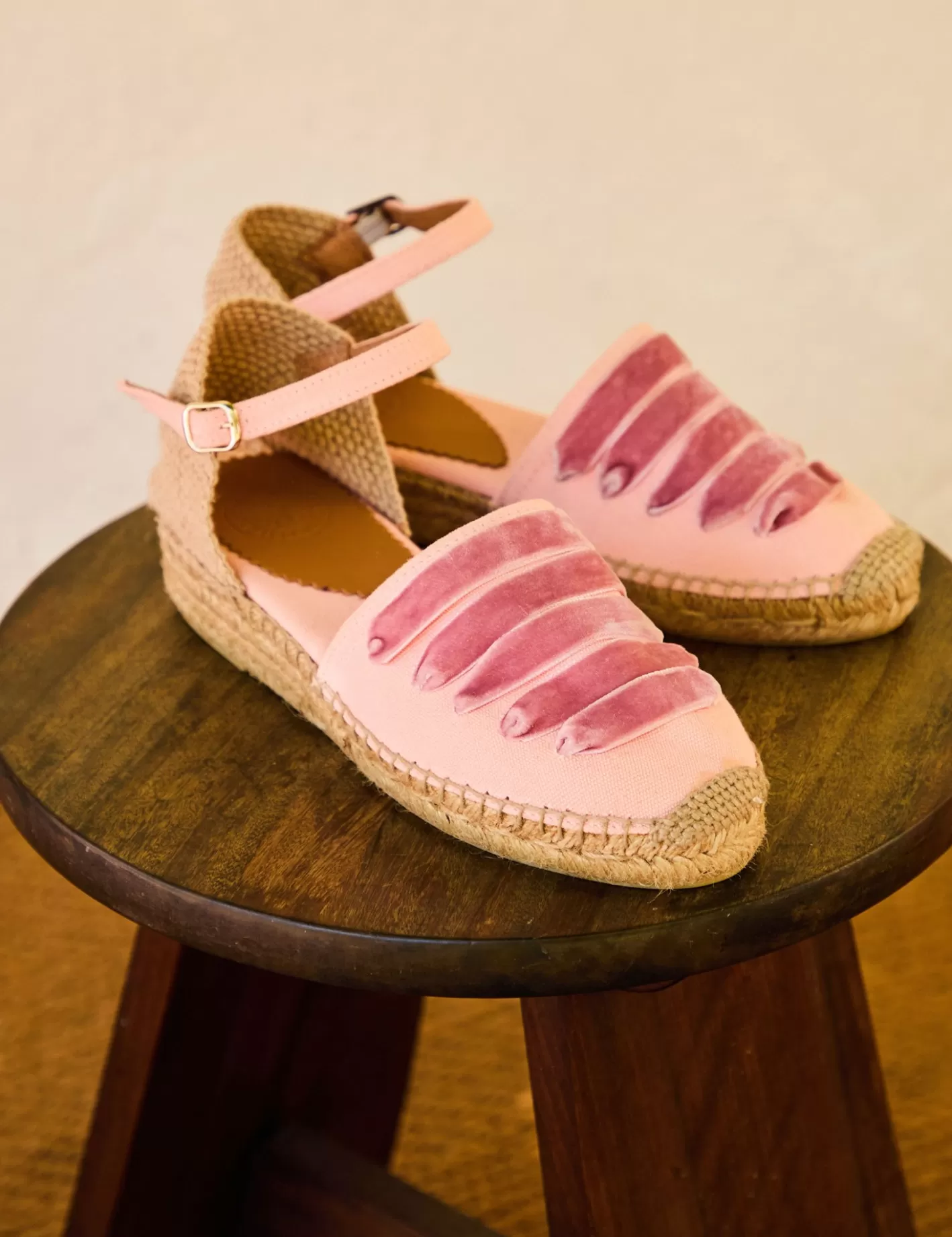 Dalí Mary Jane - Espadrilles Décolletées Confortables en Toile Tressée  
Nouvelle Collection Printemps-Été : Chaussures Légères à Lacets Style Rétro  
Idéales pour l'Été - Modèle Femme avec Semelle Cordon Tendance Estivale
