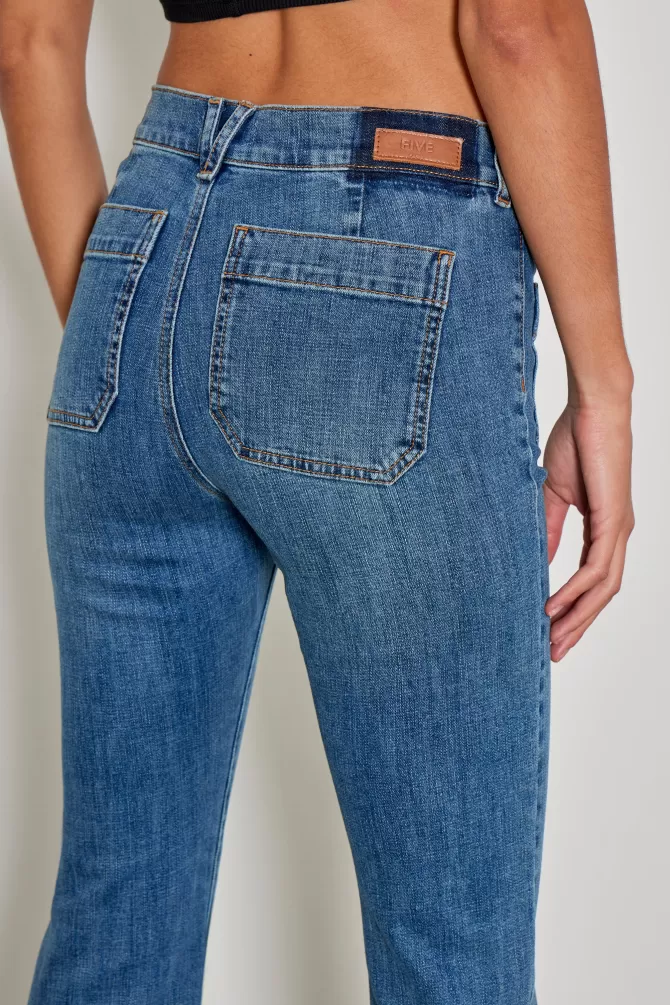 Découvrez le modèle LUNA-641 en jean bleu moyen - Coupe ajustée Five Jeans