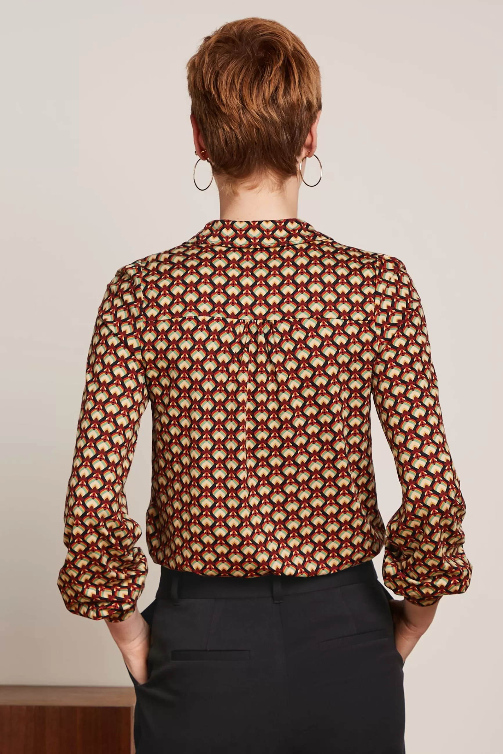Blouse élégante Maisie avec valet intégré - King Louie collection printemps pour femme  
Découvrez l'alliance parfaite entre praticité et style bohème - Rangement astucieux et coupe fluide
