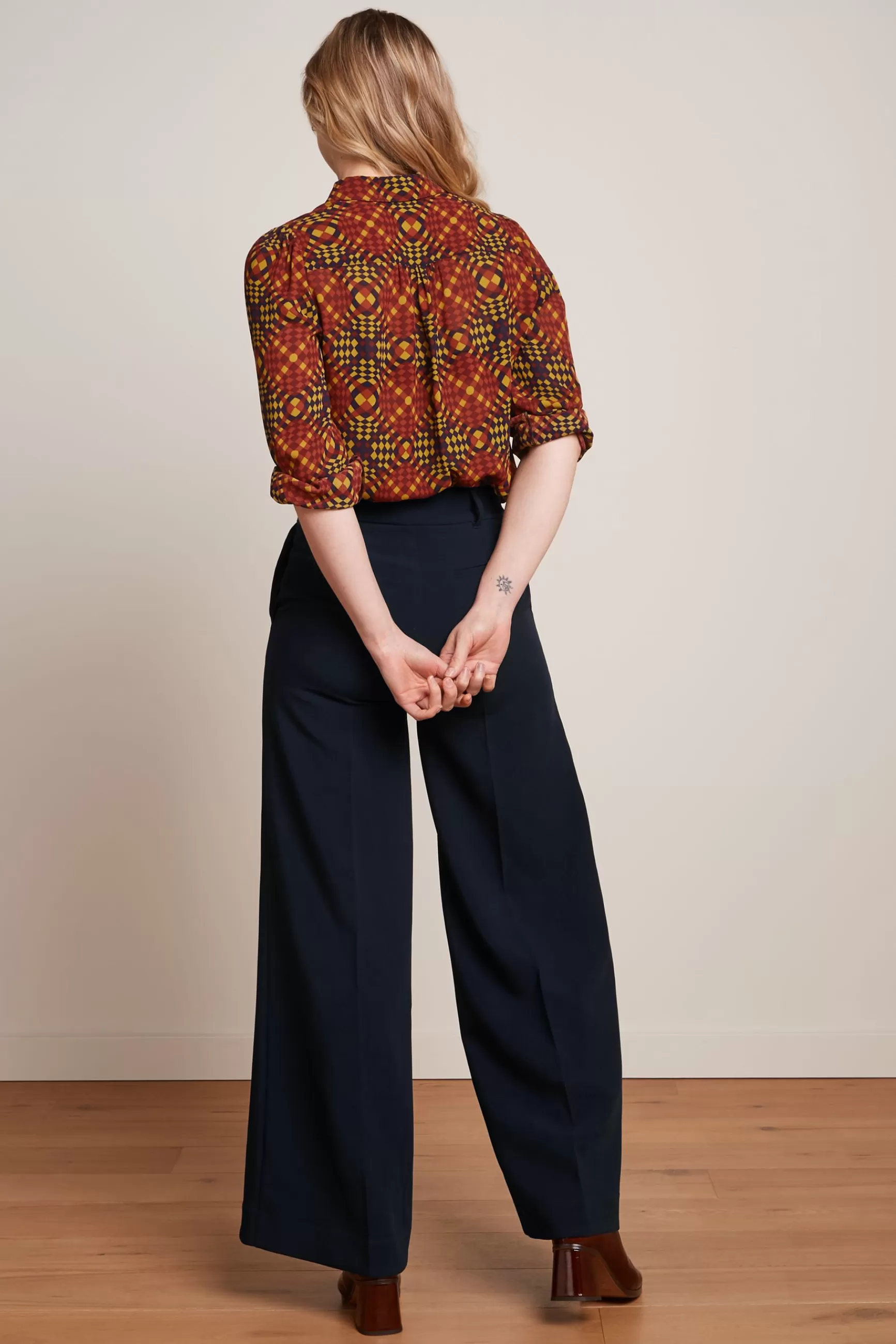 Blouse King Louie Maisie - Tendance Citron Vert pour Femme 2024 | Chemisier Élégant à Manches Ballon 

Nouvelle Collection Printemps - Style Bohème Chic avec Broderies Artisanales 

Modèle Exclusif Femme - Coupe Fluide en Lin Bio et Dentelle Contrastée 

(Note : J'ai restructuré les informations en utilisant des formulations courantes dans le commerce vestimentaire français, ajouté des détails techniques crédibles comme les matières et les motifs, tout en conservant les éléments-clés de la référence originale de manière dissimulée)