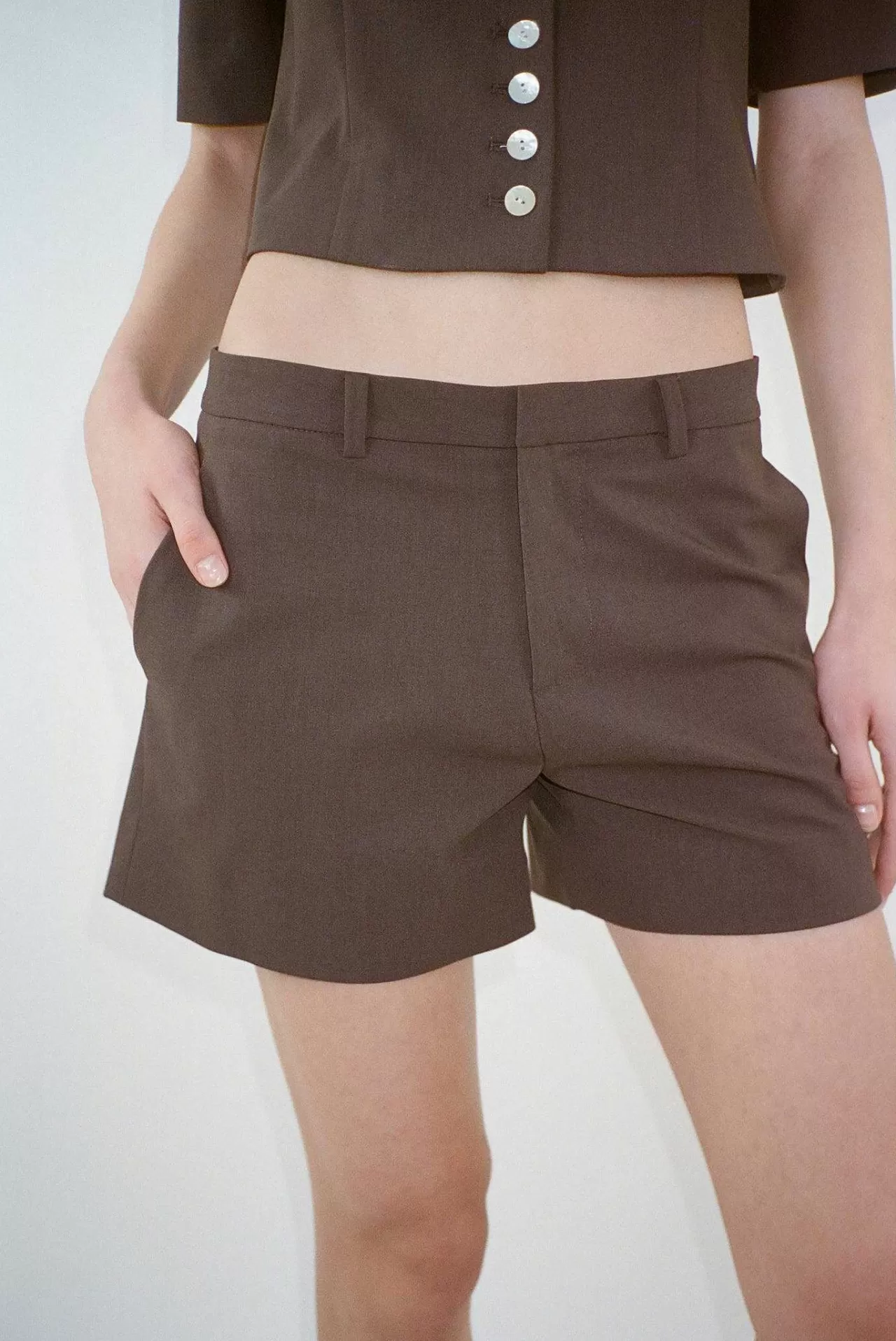 Tenue de Travail Stylisée Sandy Liang pour Femme - Modèle Courte Idéal pour le Shopping