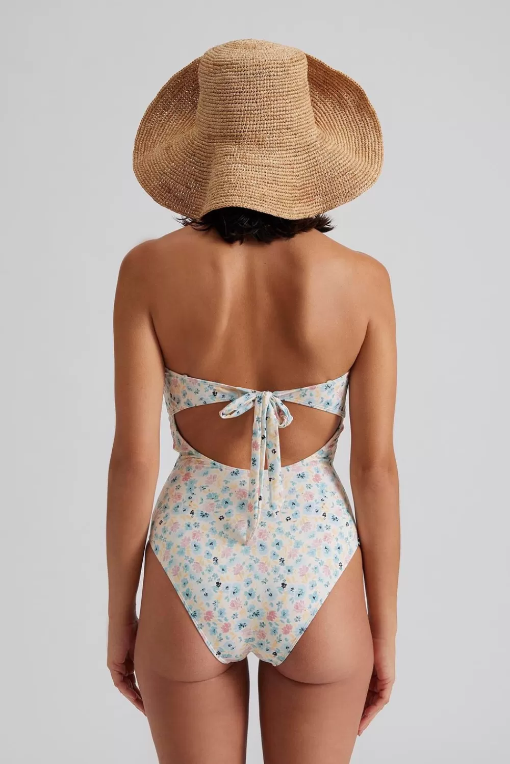 Maillot de Bain Élégant Malina Mandy - Noir Intemporel pour Plage & Piscine - Taille Confortable 

(：，，，SEO