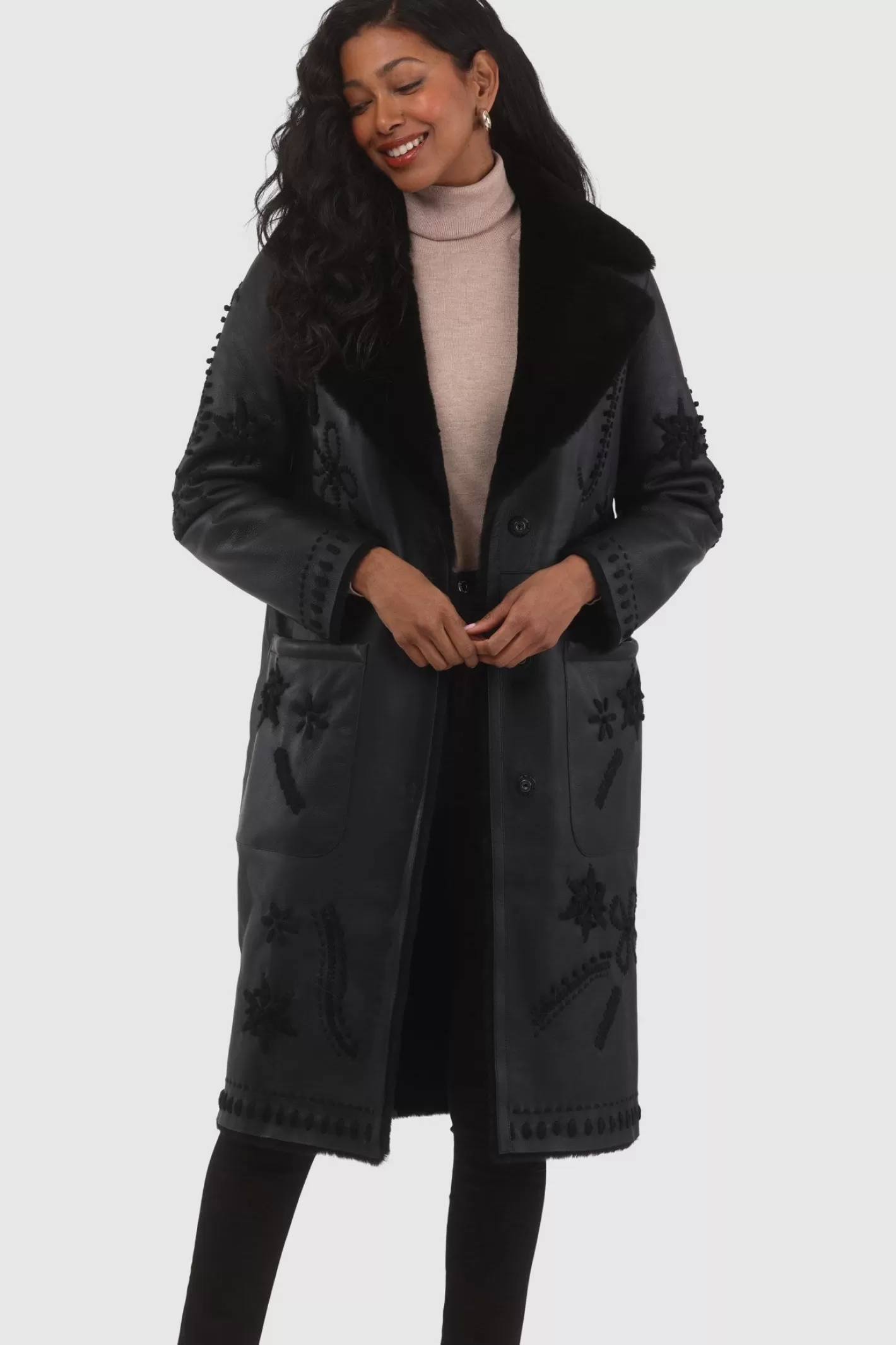 Manteau court GORSKI Montréal en laine mérinos doublé agneau - Broderies artisanales et ceinture ajustable