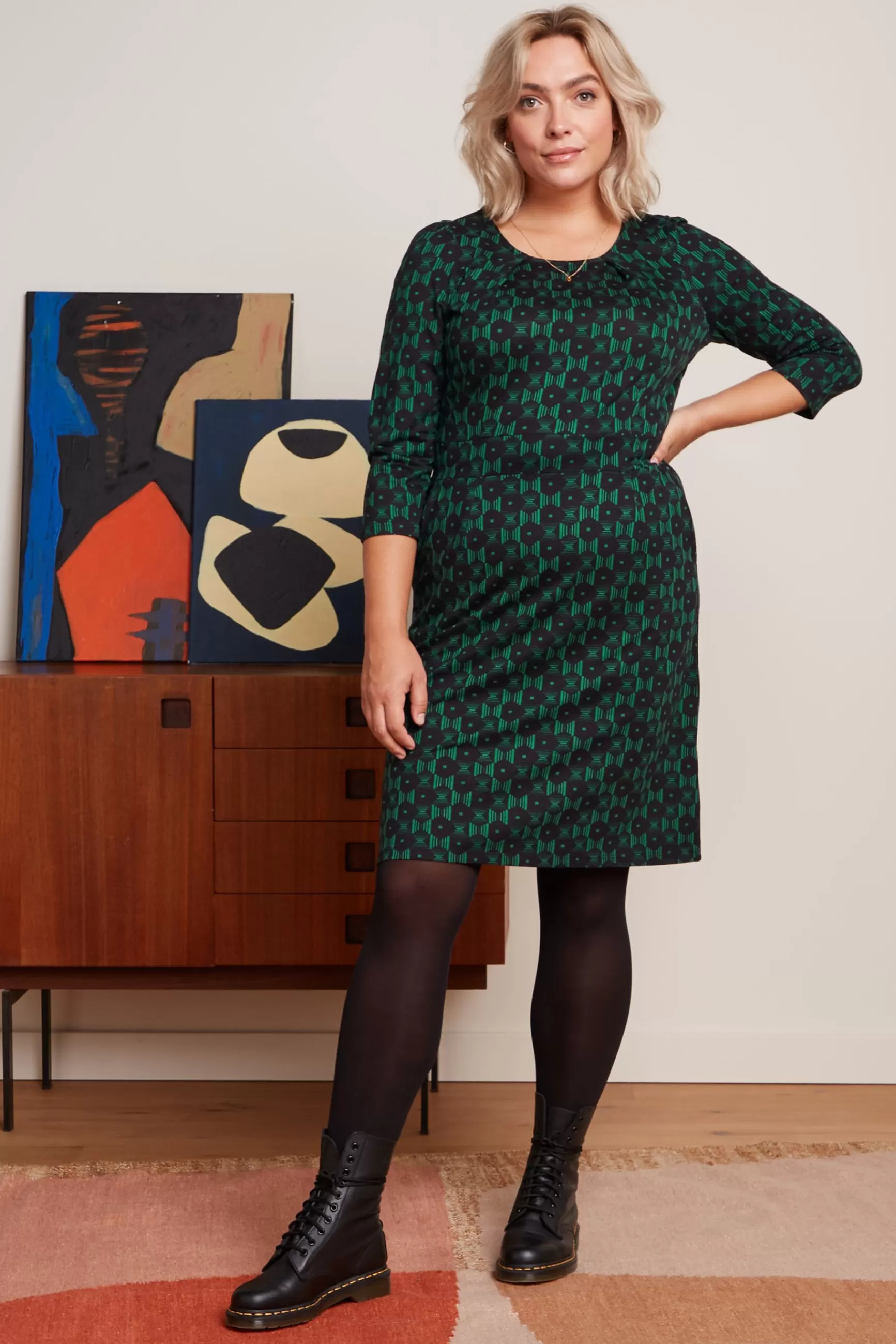 Robe d'été Mona Marvin - Collection King Louie pour Femmes  
Élégance bohème avec broderies artisanales - Coupe fluide printanière  
Modèle exclusif en lin stretch - Taille ajustable et poches discrètes