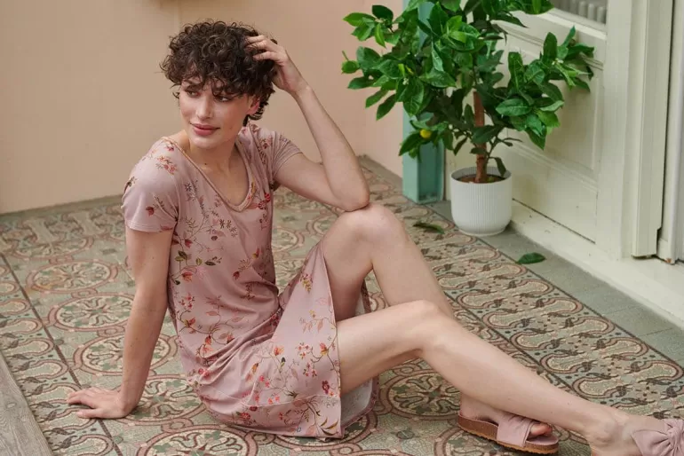 Chemise de Nuit Manches Courtes Fleur Kawai Rose Clair - Collection Édition Limitée Pip Studio • Soldes Exclusives