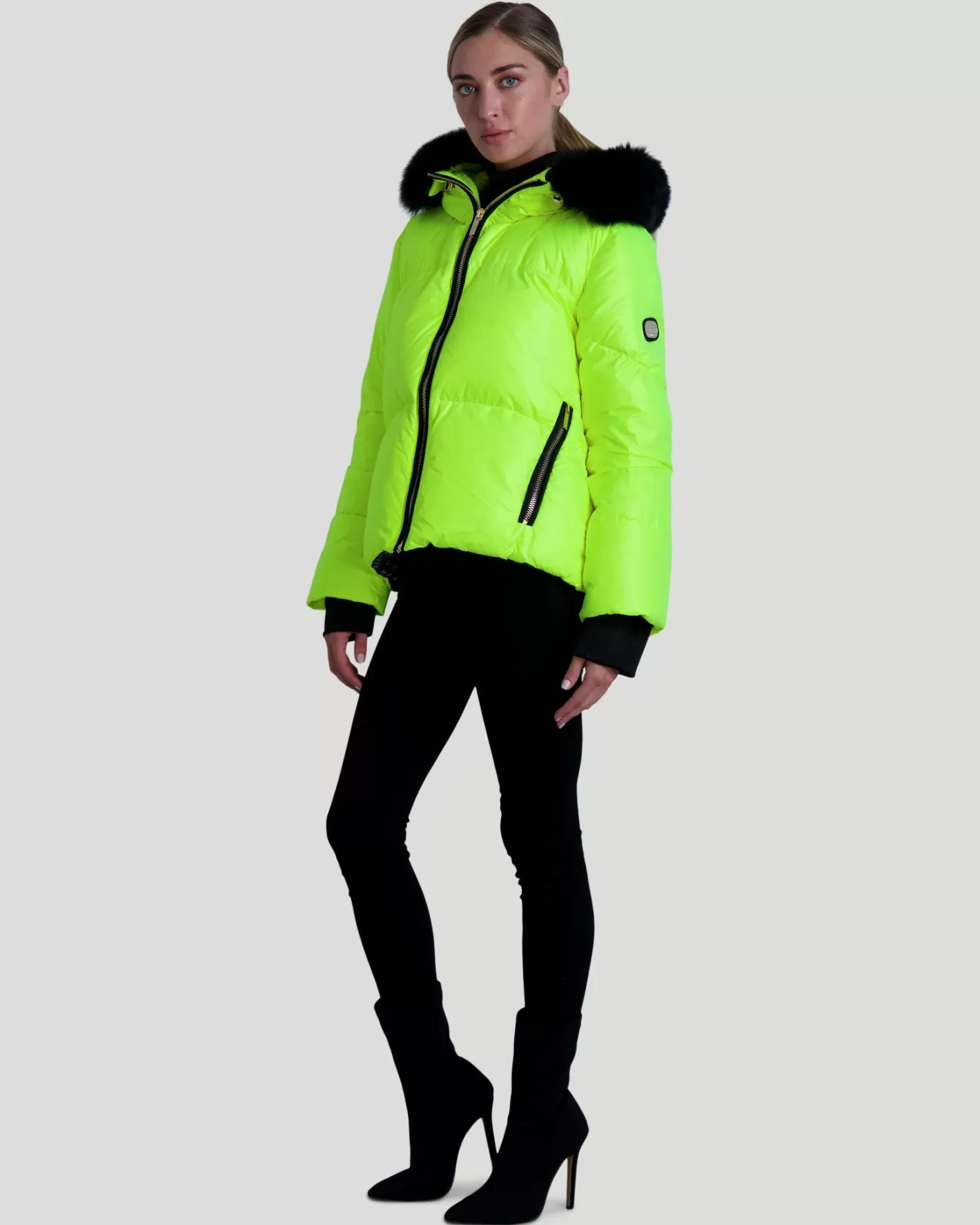 Doudoune Ski Femme Montréal Éclat Fluorescent - Capuche Détachable en Agneau Toscan - Style Après-Ski Urbain GORSKI