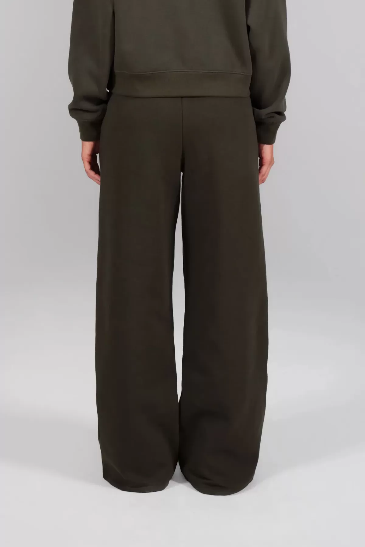 Jogging femme confort large - Collection Gertrude by Emma | Modèle détente oversize en promotion éclair

Alternative possible : 
Pantalon de sport oversize Gertrude | Ligne Emma en soldes exclusives - Coupe aérée jusqu'à -60%

Variante plus stylisée :
Jogging tendance décontractée Emma x Gertrude | Taille généreuse pour mouvements fluides - Liquidations express