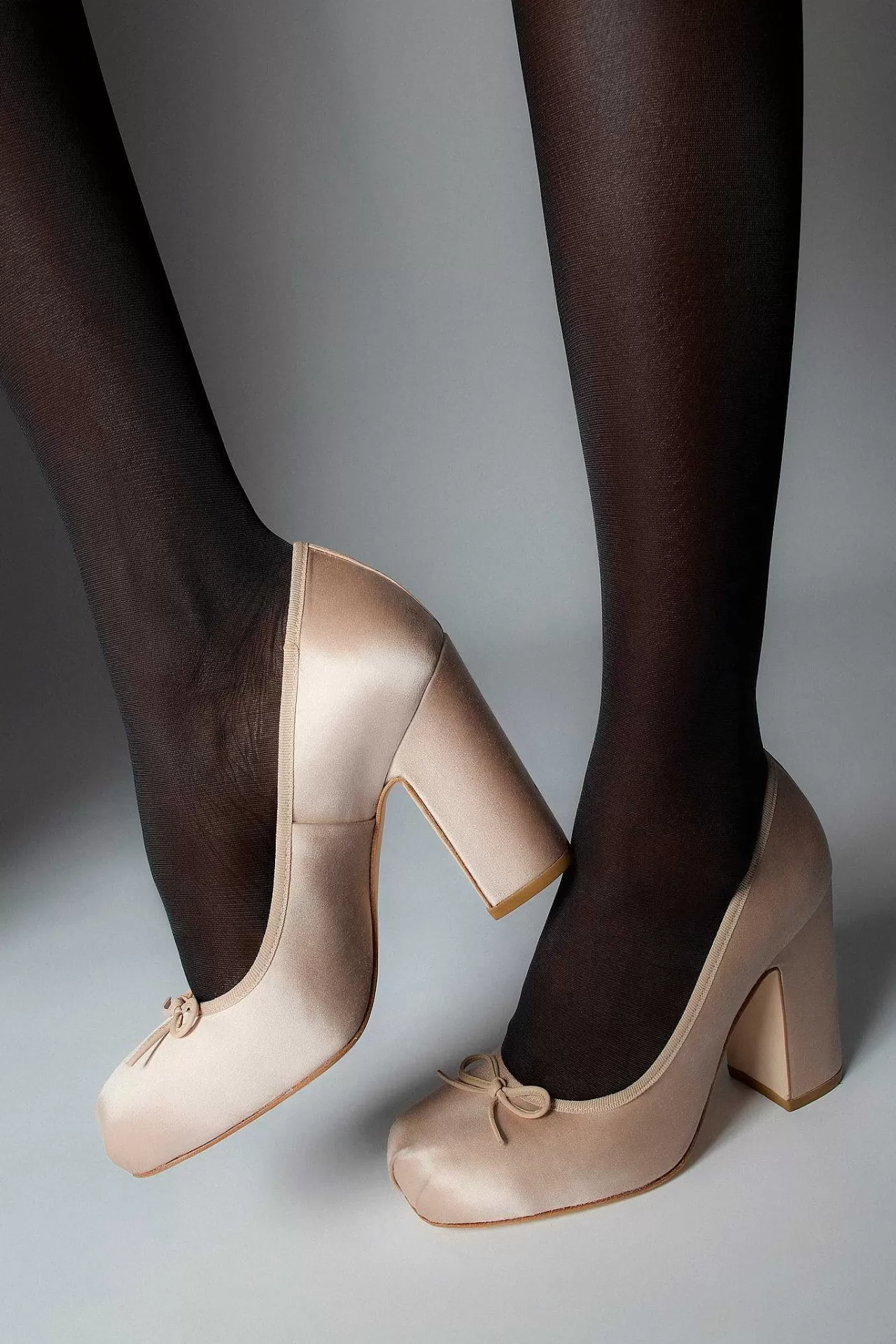 Escarpin de mariée Sandy Liang - Modèle élégant en satin souple avec talon 10cm pour le jour de vos noces