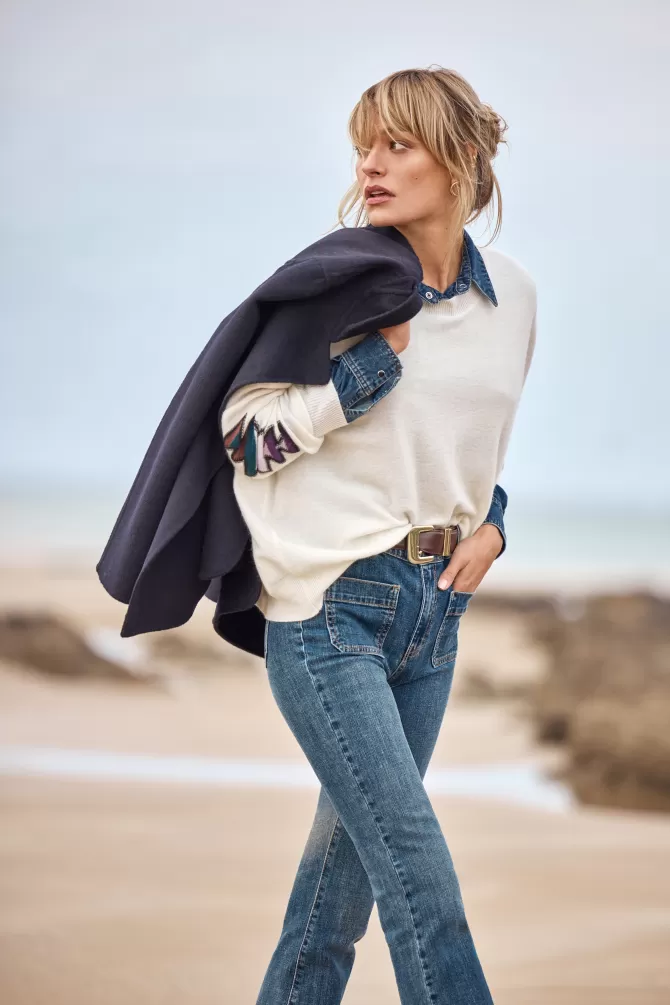 Découvrez la collection Inca by Five Jeans : pulls confortables & gilets tendance pour looks printaniers décontractés. Pièces unisexes en coton premium, coupes ajustées et coloris vibrants.