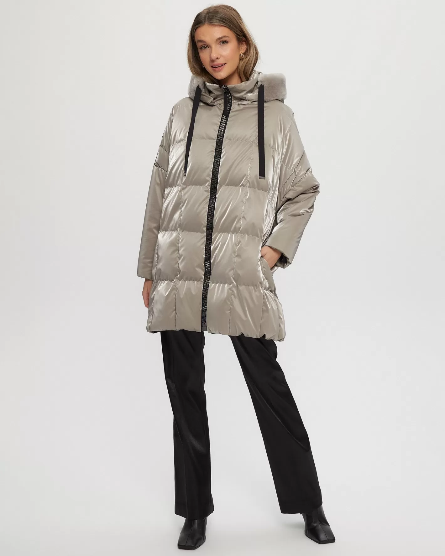 Doudoune Chaude Matelassée GORSKI Pour Femme - Style Montréal Élégant avec Capuche en Agneau Shearling d'Exception  

Parka Hiver Femme GORSKI Confort Premium - Matelassage Montréalais et Capuche Doublée en Véritable Laine d'Agneau  

Doudoune Femme Chic et Fonctionnelle GORSKI - Inspiration Montréal, Capuche Bordée d'un Shearling d'Agneau Sélectionné  

Manteau d'Hiver Matelassé GORSKI Pour Elle - Élégance Québécoise avec Capuche en Laine d'Agneau Haut de Gamme