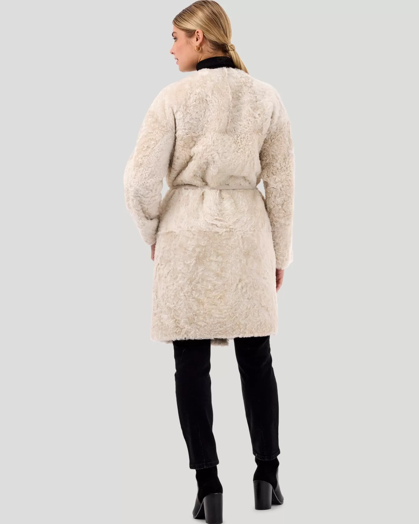 Veste courte réversible en agneau shearling GORSKI Montréal - Design sans col, sélection exclusive pour femme, parfait pour un style décontracté élégant