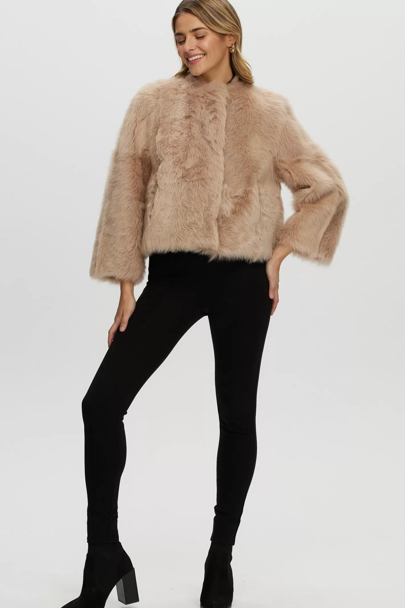 Veste réversible en agneau shearling Toscana - Design sans col avec manches trois-quarts - Collection GORSKI Montréal pour femme