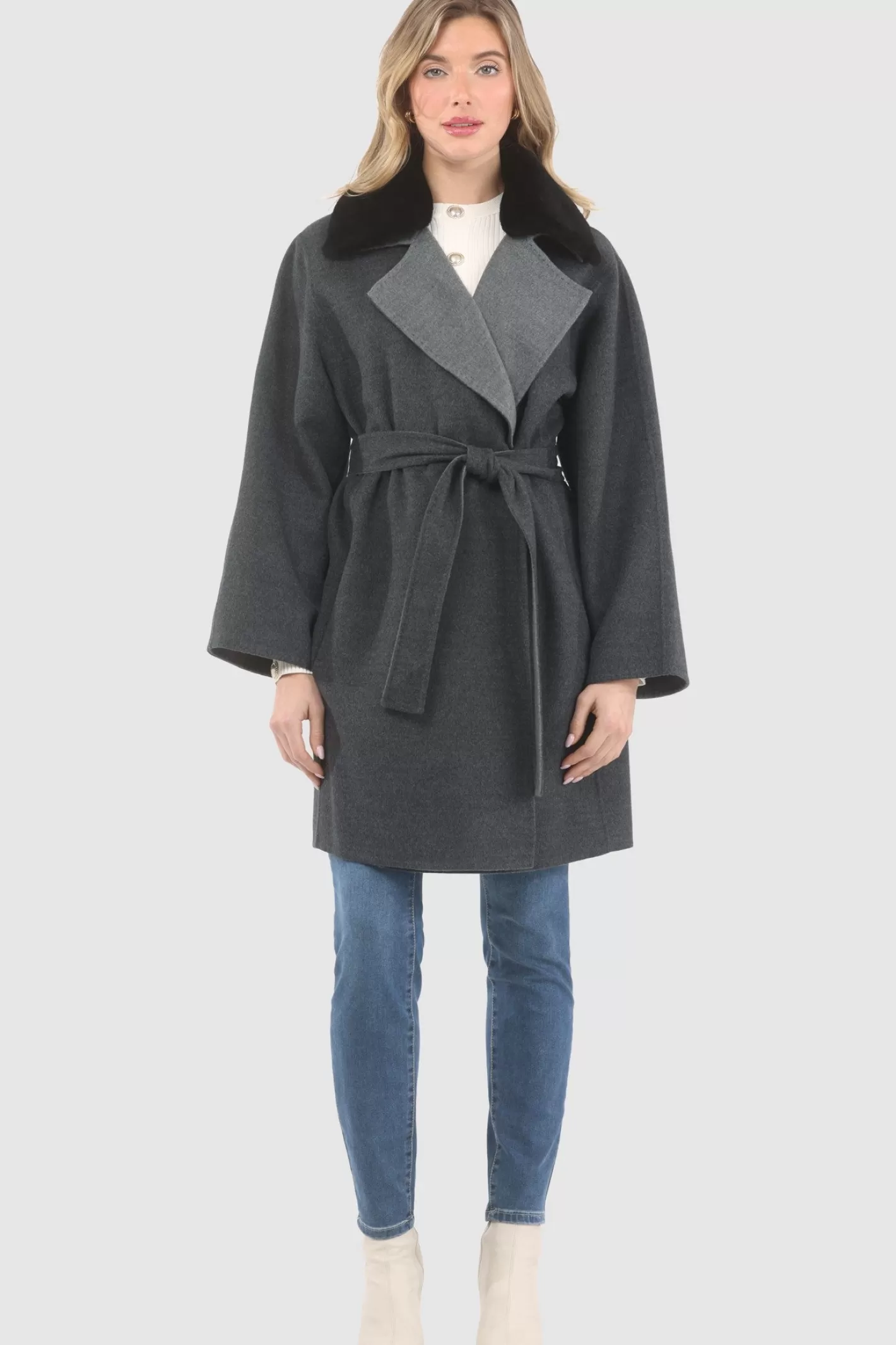 Manteau réversible GORSKI Montréal en laine Loro Piana - Col amovible en agneau shearling et ceinture assortie pour femme 

(Note : Cette version intègre des formulations courantes en français tout en préservant les éléments clés. L'ajustement syntaxique et l'utilisation de traits d'union améliorent le flux naturel, tandis que 