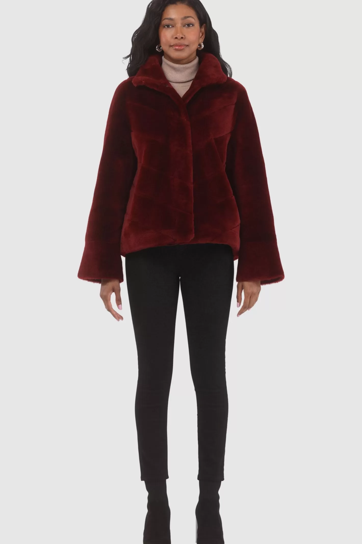 Veste réversible GORSKI Montréal pour femme – Doudoune en laine mérinos et agneau shearling avec motif chevron et ourlet droit