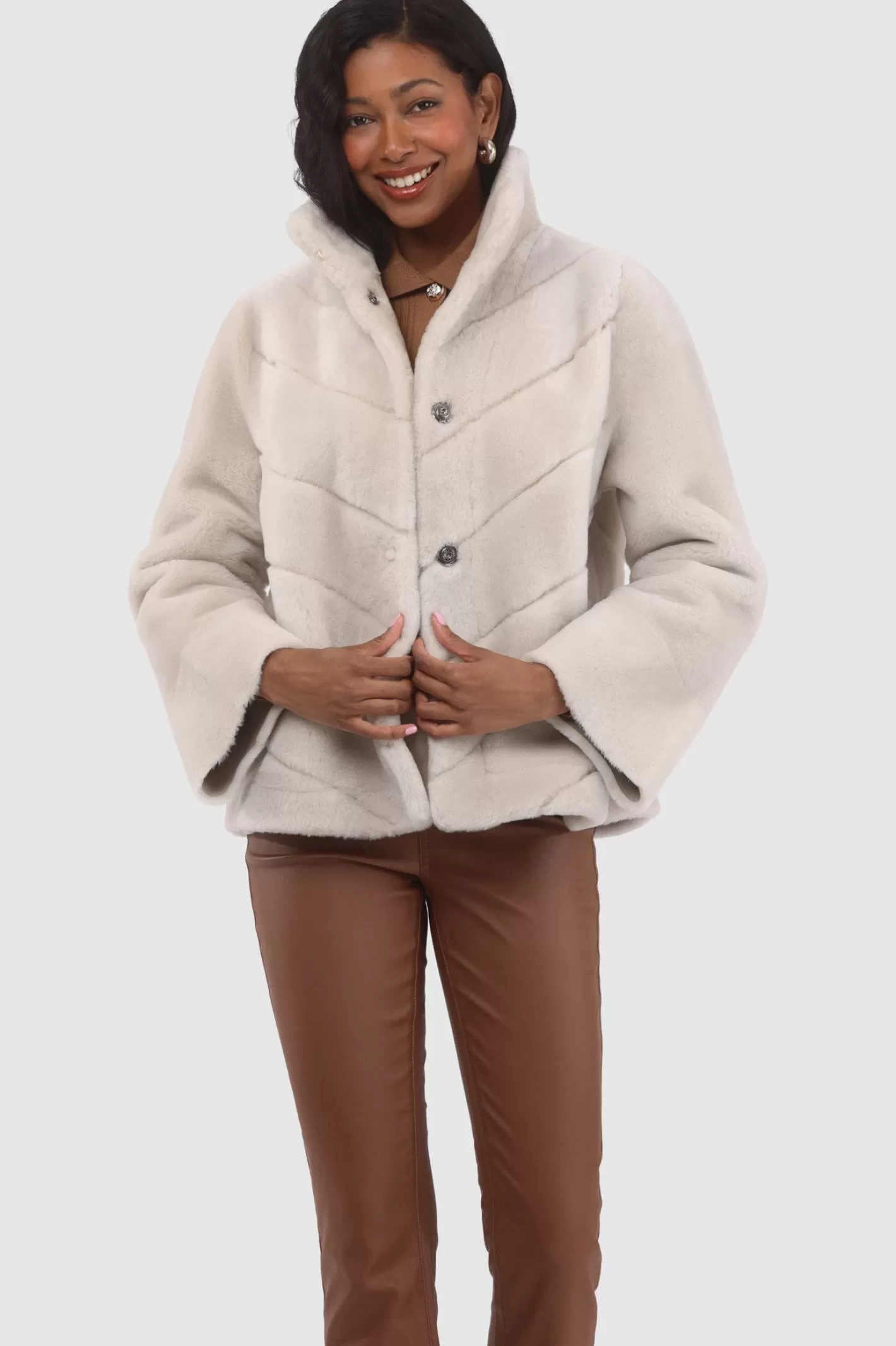 Veste réversible GORSKI Montréal pour femme – Doudoune en laine mérinos et agneau shearling avec motif chevron et ourlet droit