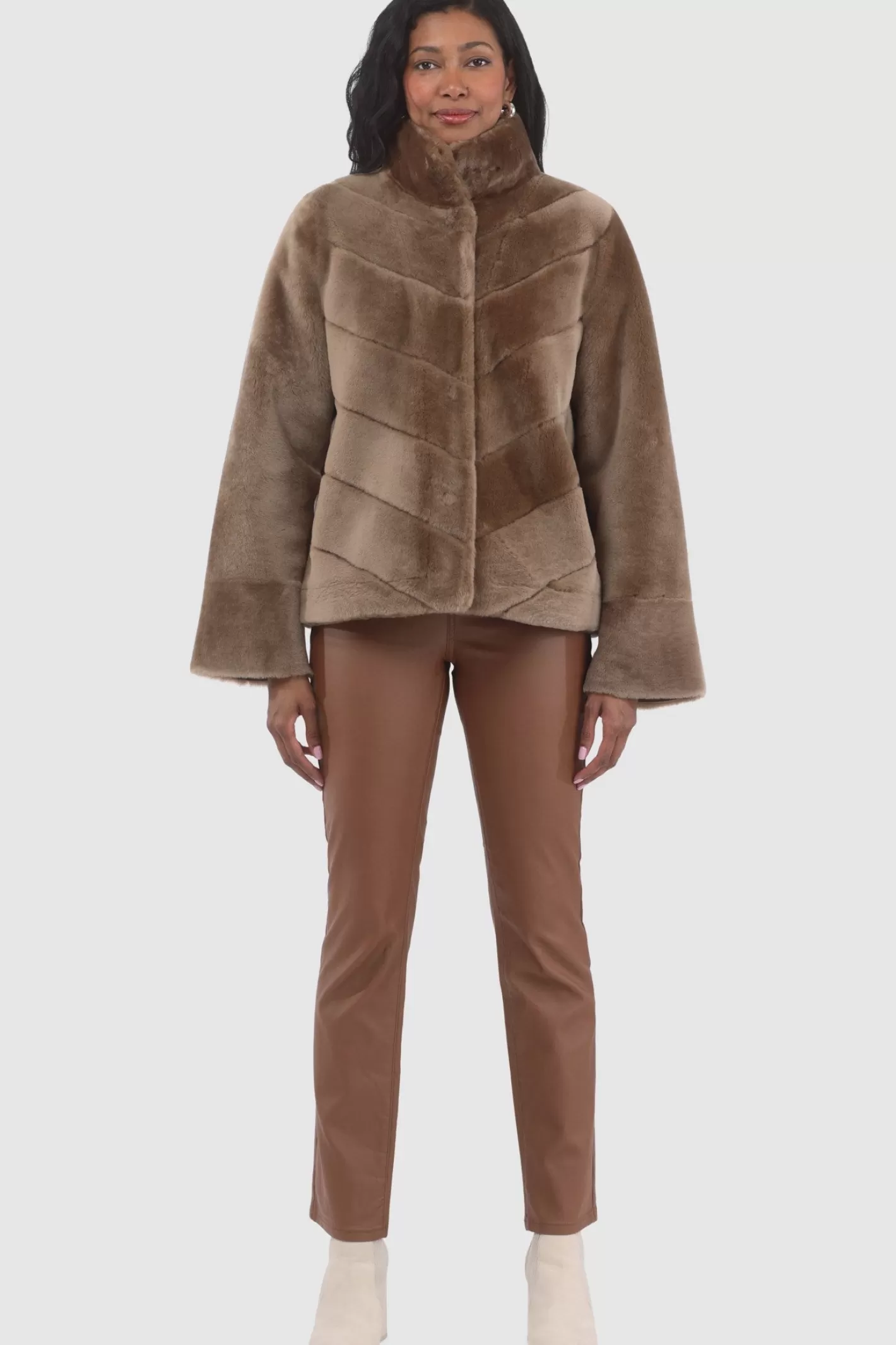 Veste réversible GORSKI Montréal pour femme – Doudoune en laine mérinos et agneau shearling avec motif chevron et ourlet droit