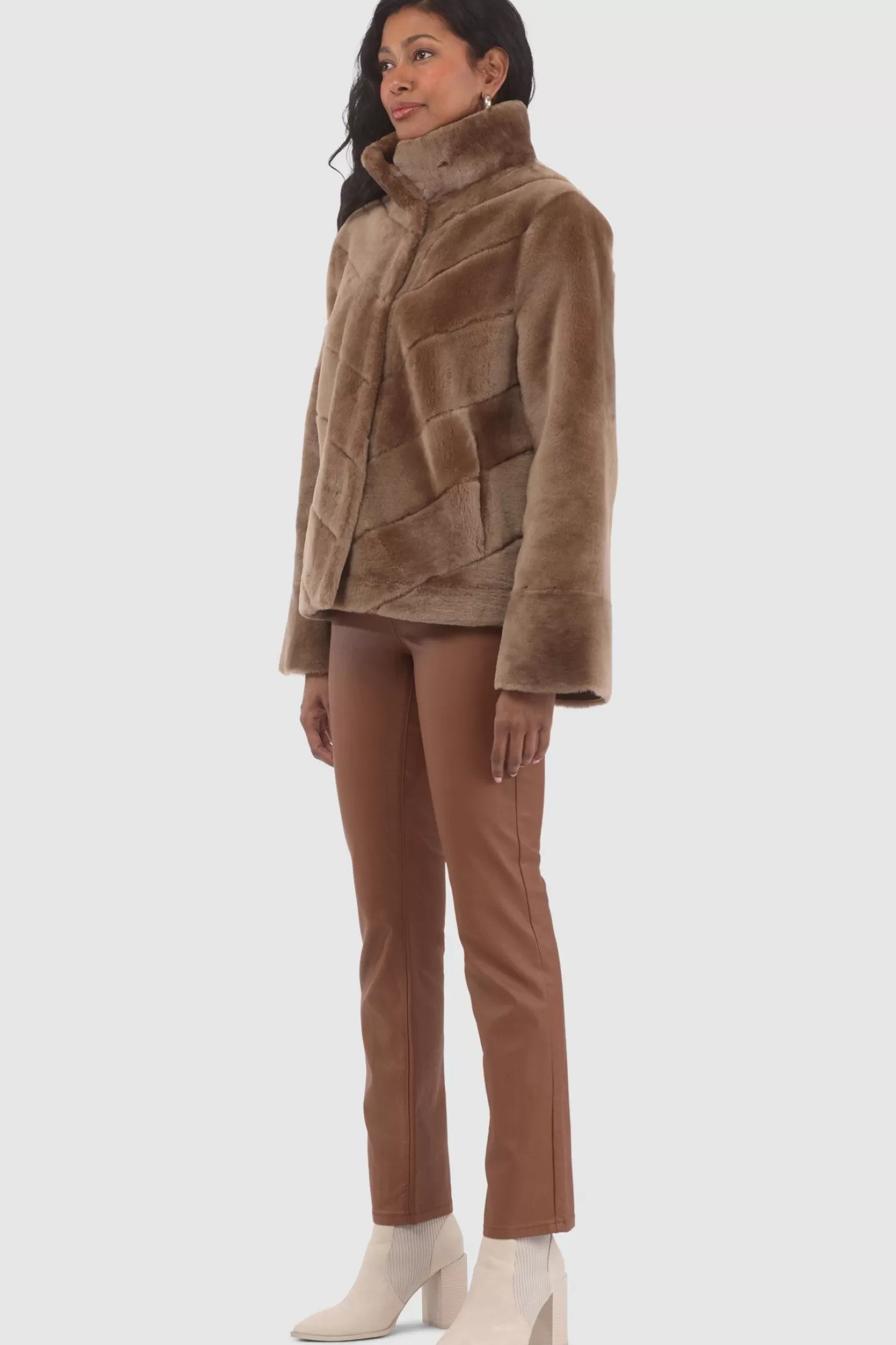 Veste réversible GORSKI Montréal pour femme – Doudoune en laine mérinos et agneau shearling avec motif chevron et ourlet droit