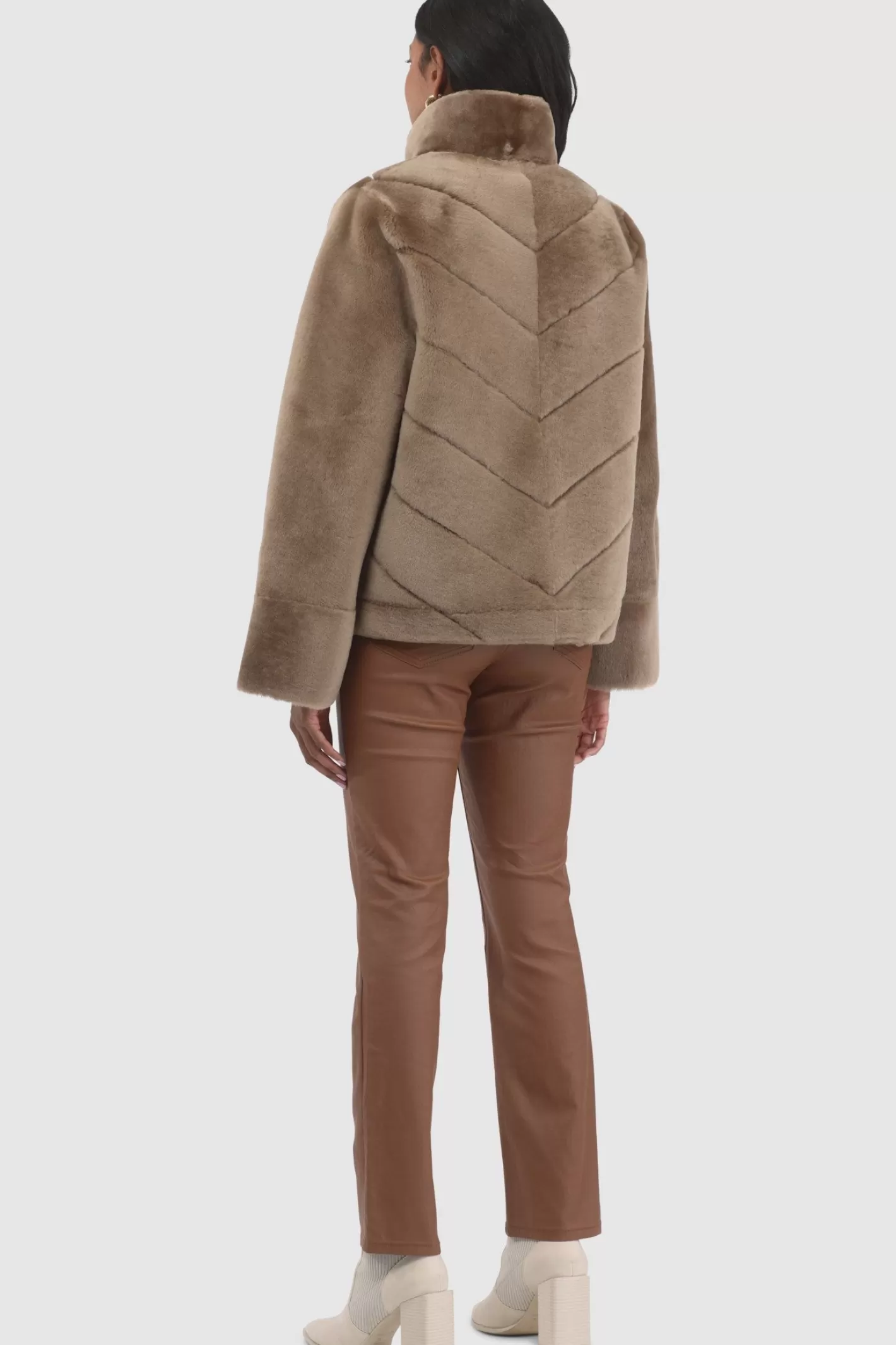 Veste réversible GORSKI Montréal pour femme – Doudoune en laine mérinos et agneau shearling avec motif chevron et ourlet droit