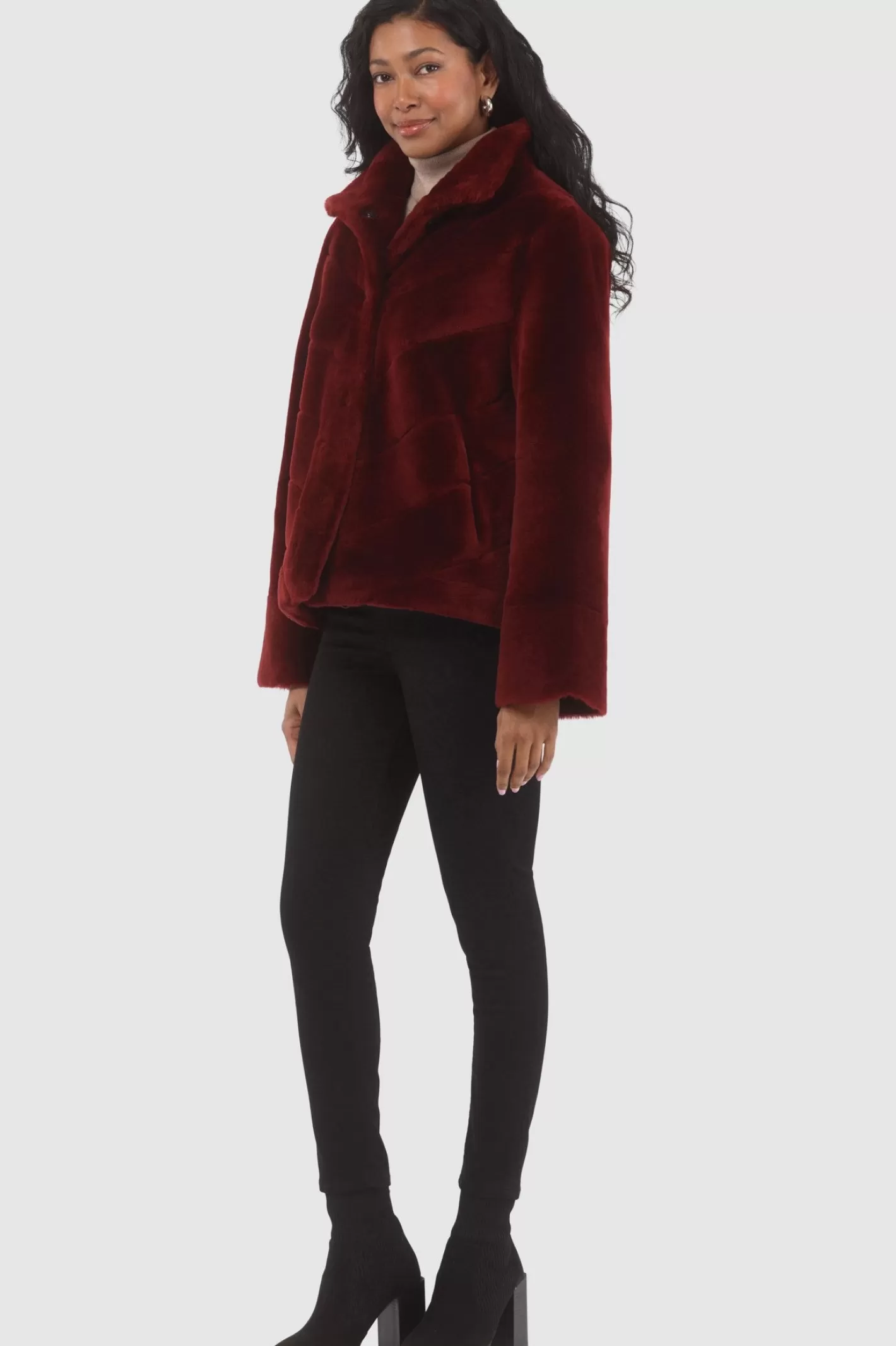 Veste réversible GORSKI Montréal pour femme – Doudoune en laine mérinos et agneau shearling avec motif chevron et ourlet droit