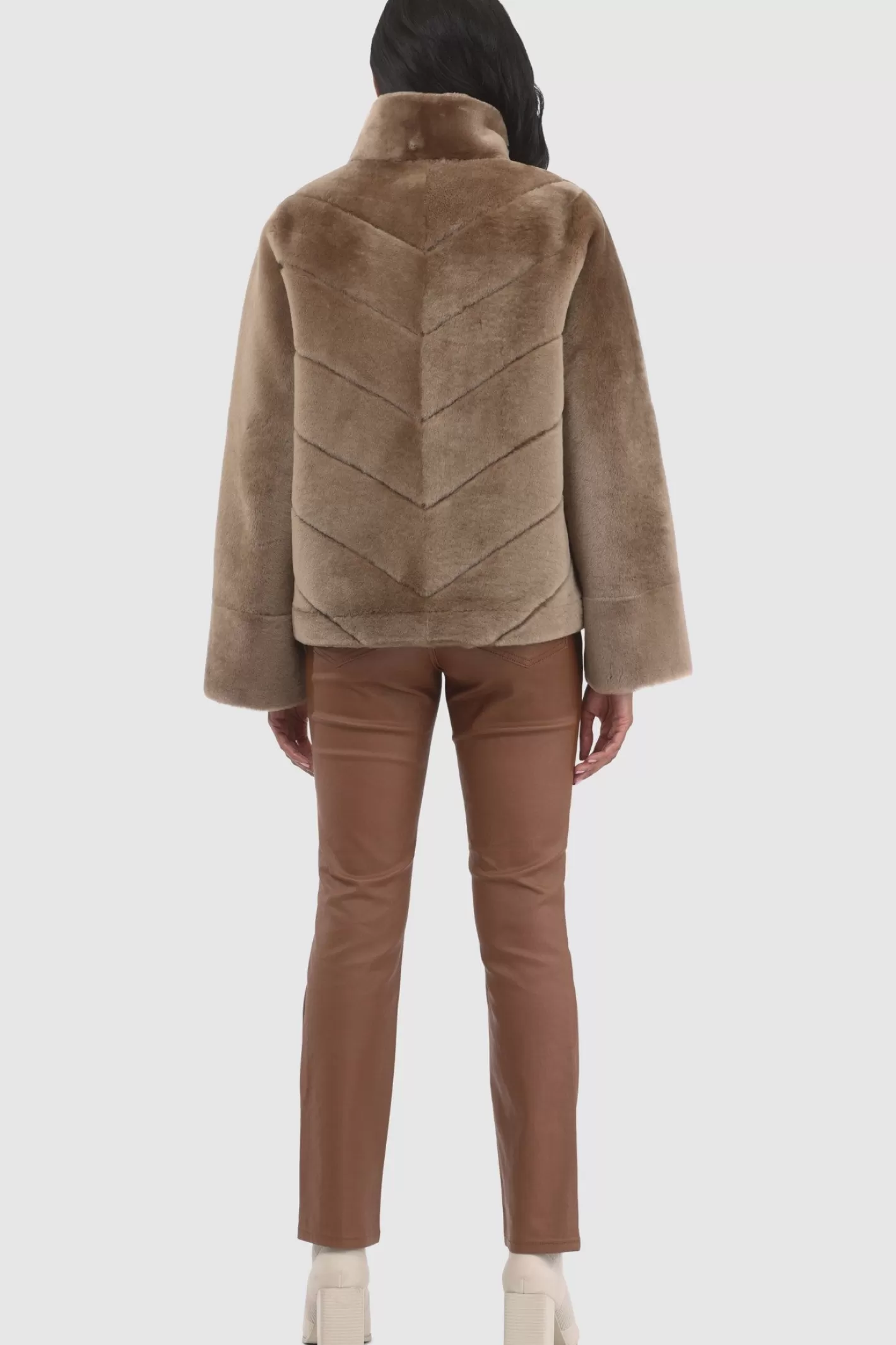 Veste réversible GORSKI Montréal pour femme – Doudoune en laine mérinos et agneau shearling avec motif chevron et ourlet droit