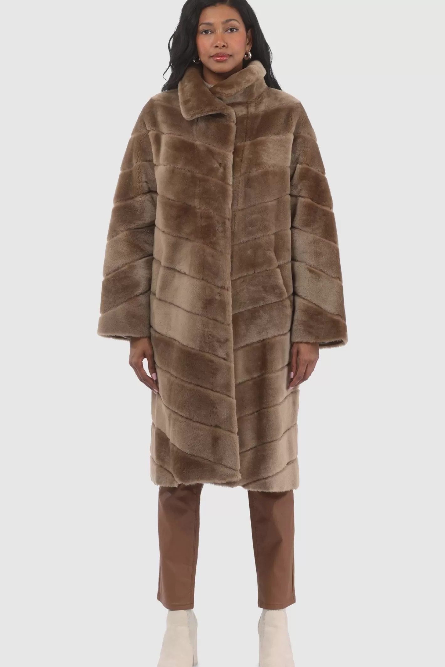 Manteau court réversible GORSKI en laine mérinos et agneau shearling - Design chevron intemporel avec détails montréalais pour femme