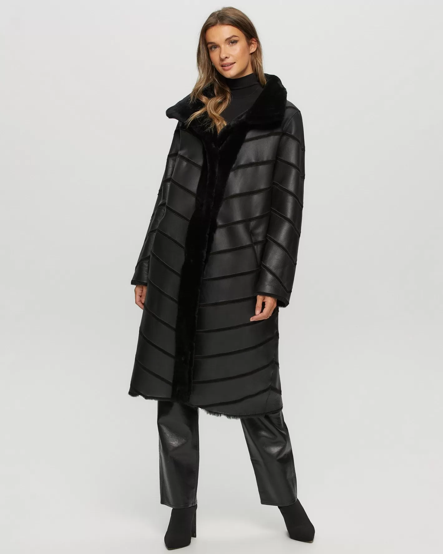 Manteau court réversible GORSKI en laine mérinos et agneau shearling - Design chevron intemporel avec détails montréalais pour femme
