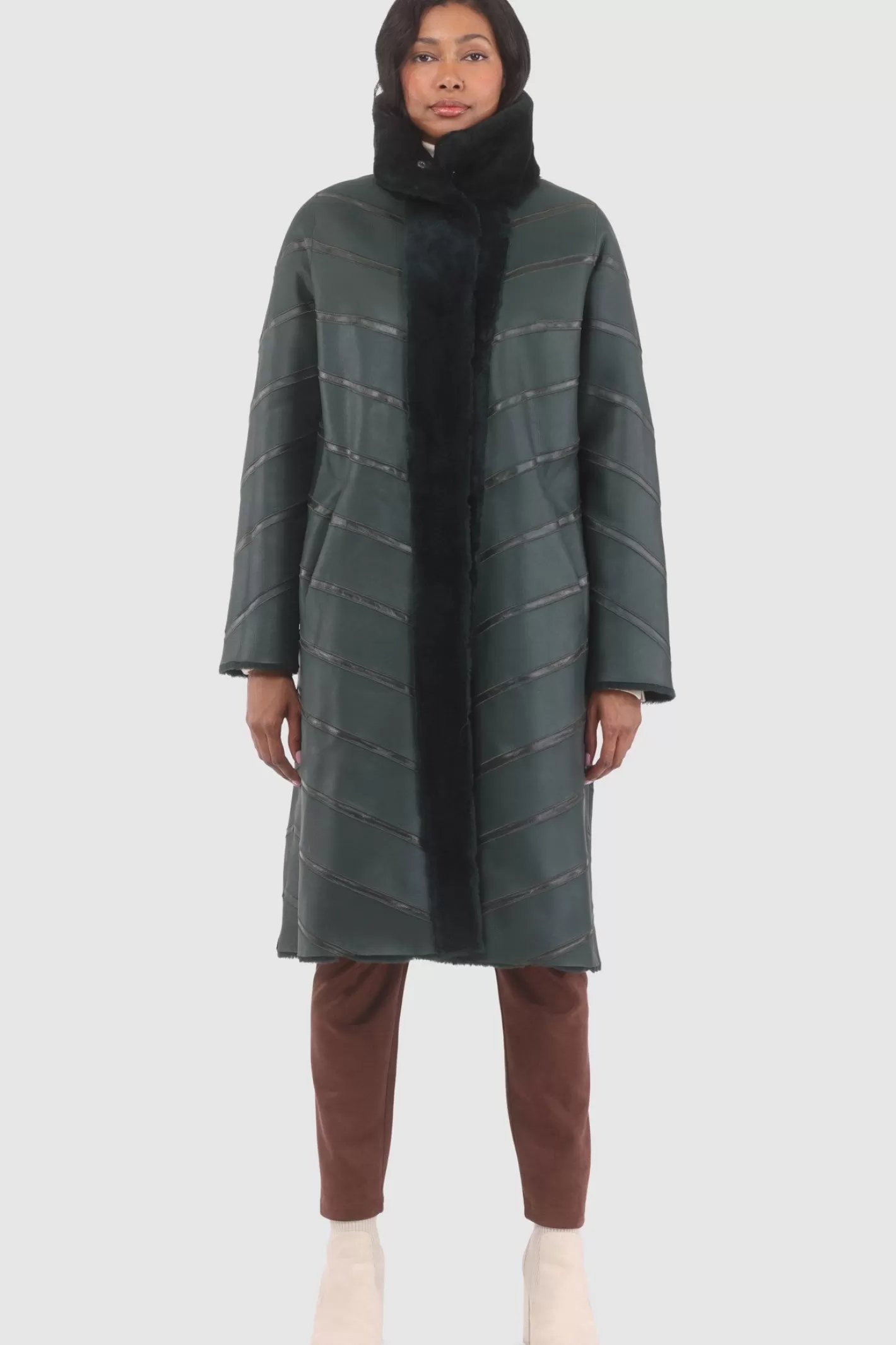 Manteau court réversible GORSKI en laine mérinos et agneau shearling - Design chevron intemporel avec détails montréalais pour femme