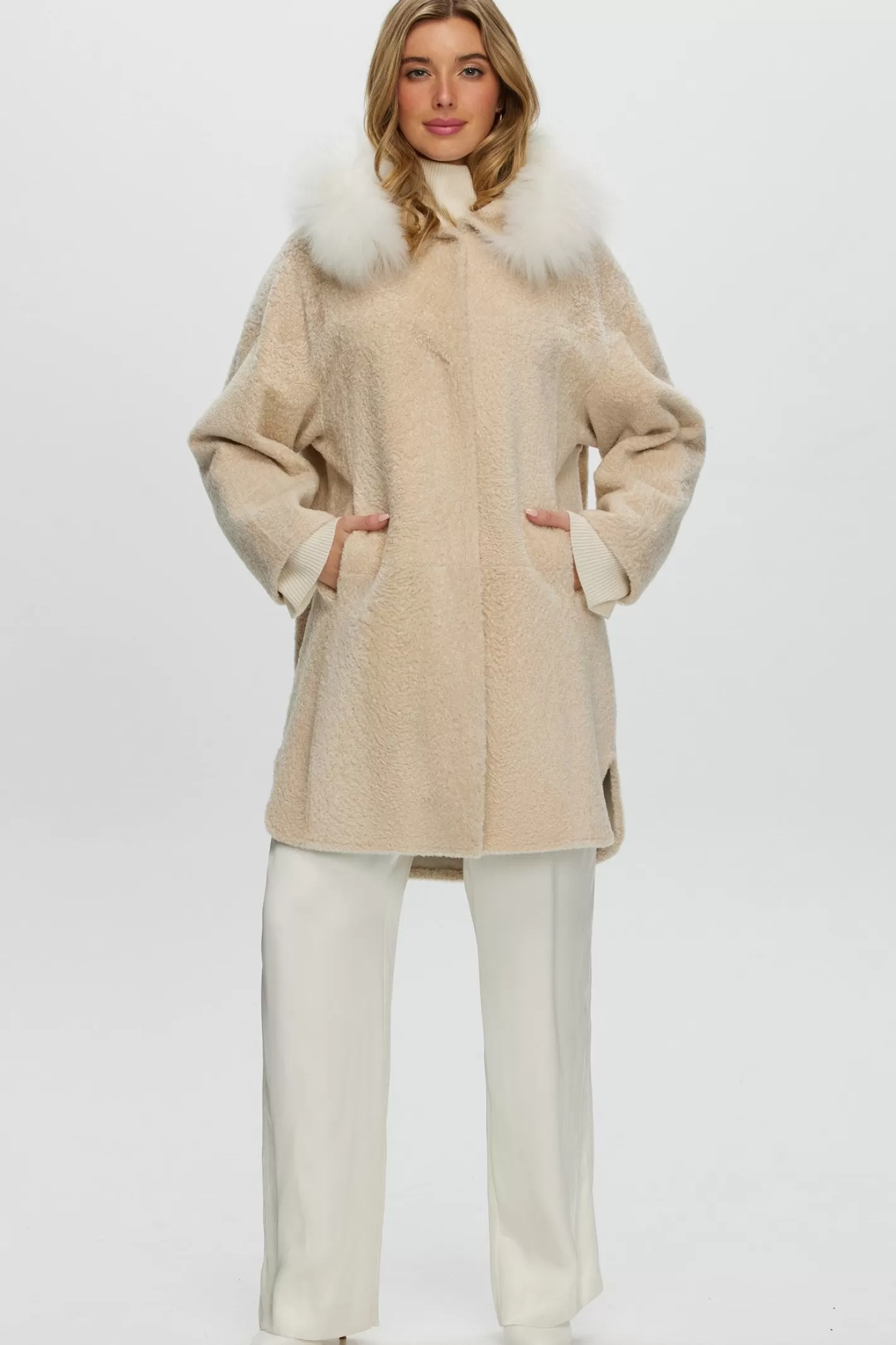 Manteau réversible GORSKI Montréal en agneau shearling de Nouvelle-Zélande avec capuche ornée de fourrure d'agneau mongol - Conception élégante et polyvalente pour un confort douillet