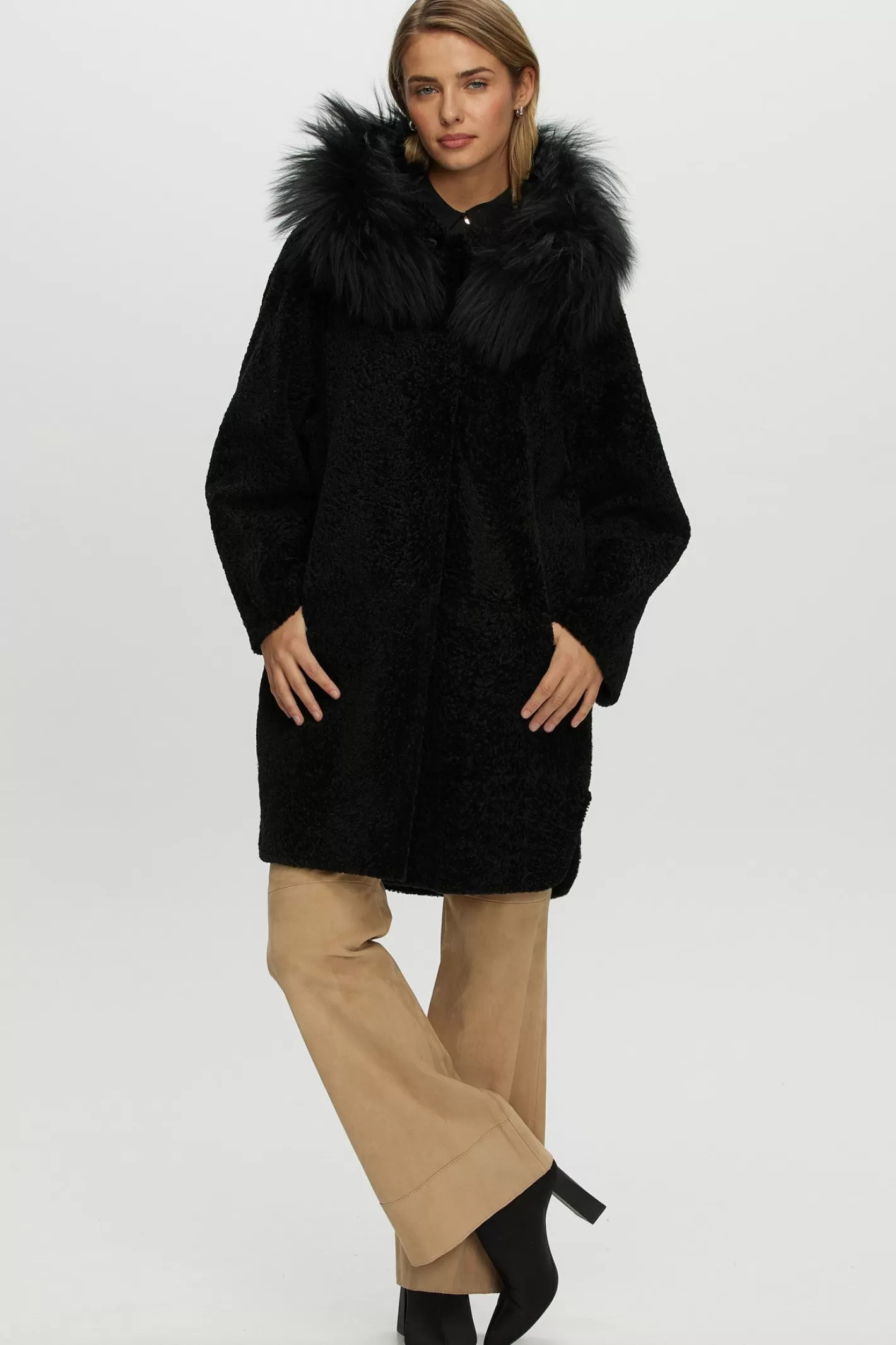 Manteau réversible GORSKI Montréal en agneau shearling de Nouvelle-Zélande avec capuche ornée de fourrure d'agneau mongol - Conception élégante et polyvalente pour un confort douillet