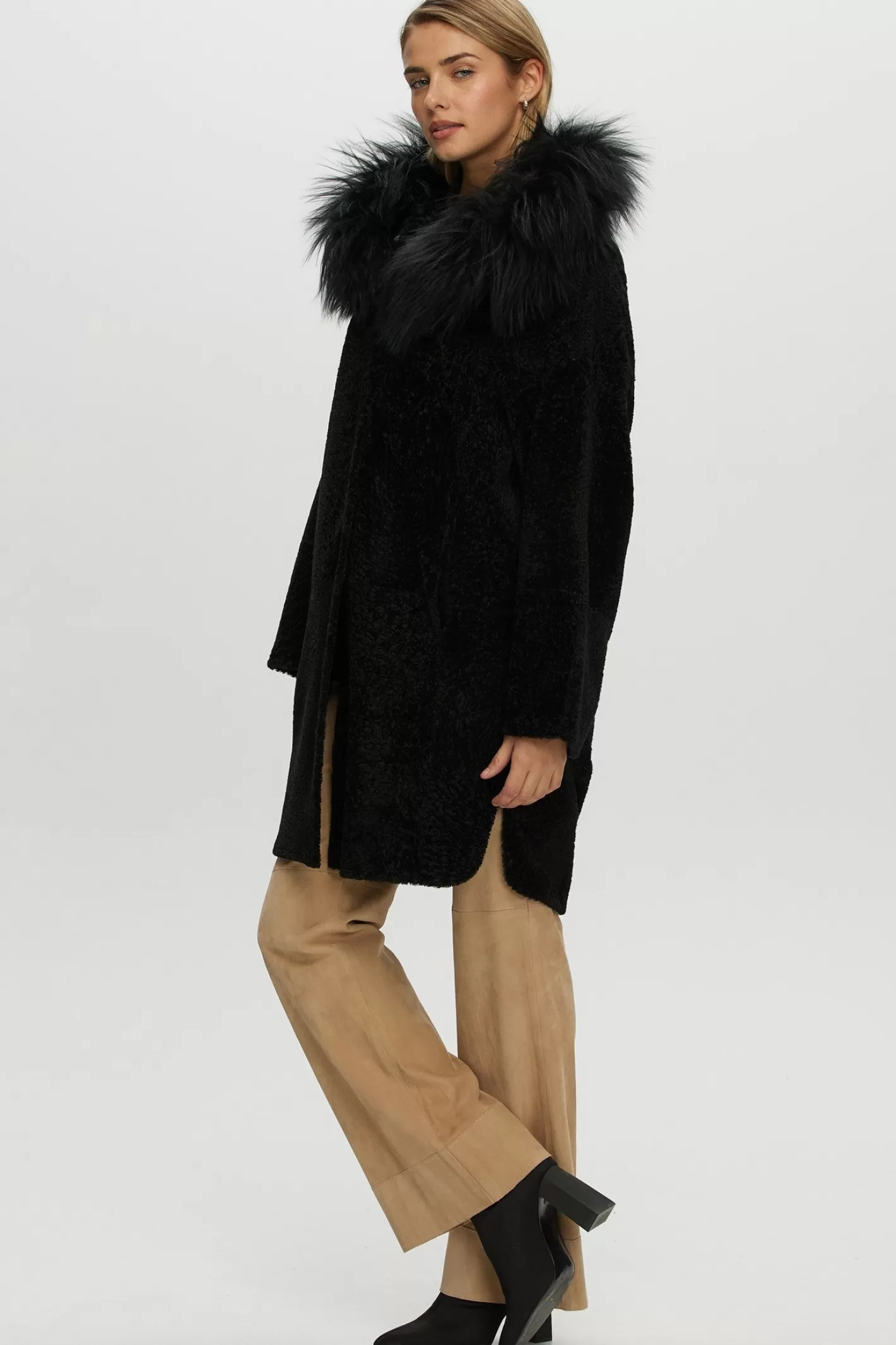 Manteau réversible GORSKI Montréal en agneau shearling de Nouvelle-Zélande avec capuche ornée de fourrure d'agneau mongol - Conception élégante et polyvalente pour un confort douillet