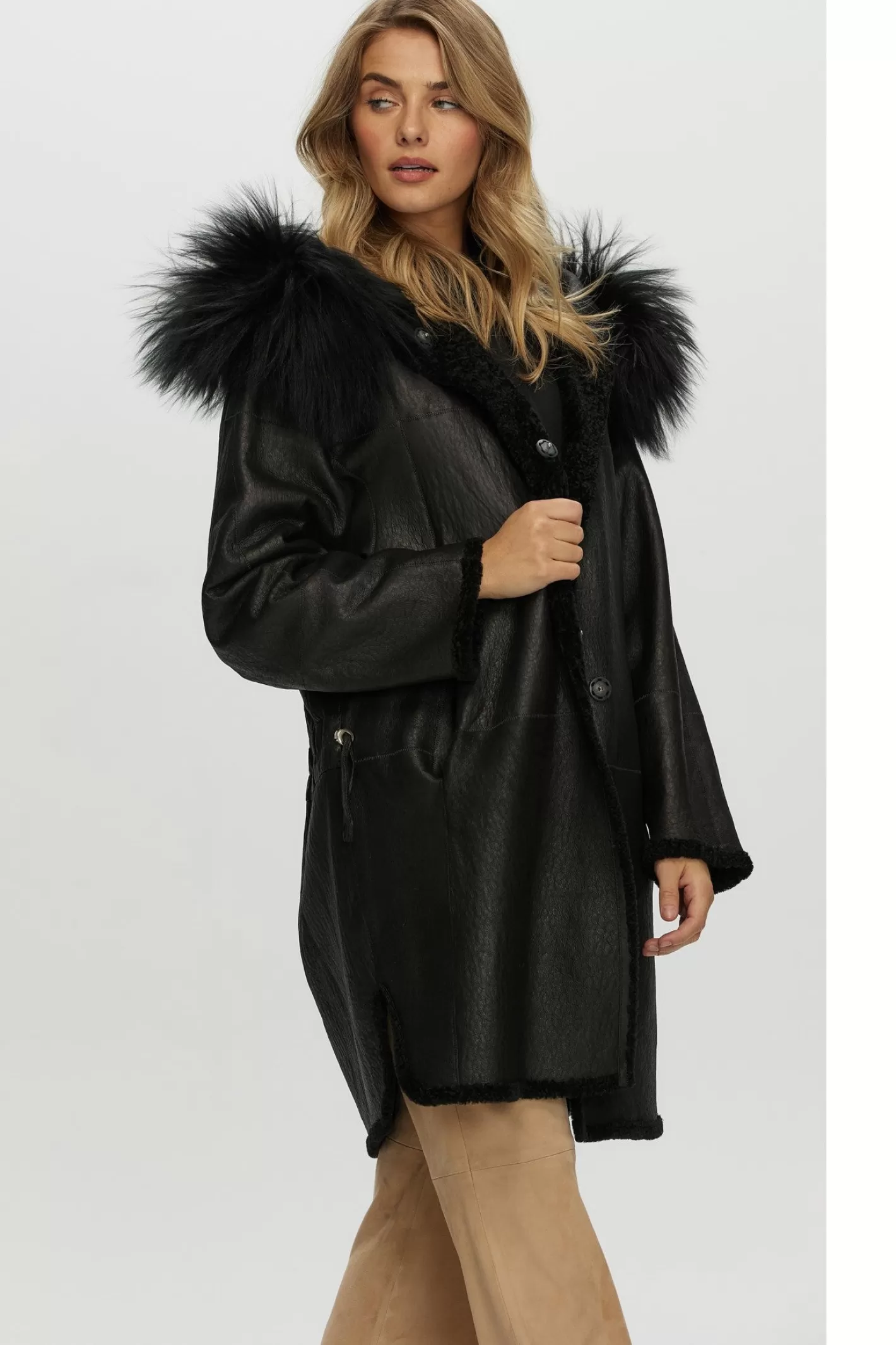 Manteau réversible GORSKI Montréal en agneau shearling de Nouvelle-Zélande avec capuche ornée de fourrure d'agneau mongol - Conception élégante et polyvalente pour un confort douillet
