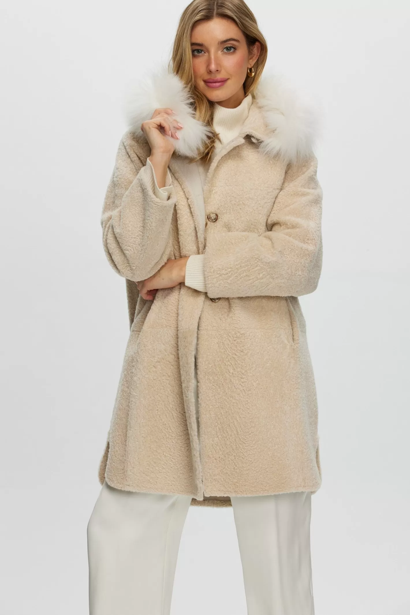 Manteau réversible GORSKI Montréal en agneau shearling de Nouvelle-Zélande avec capuche ornée de fourrure d'agneau mongol - Conception élégante et polyvalente pour un confort douillet