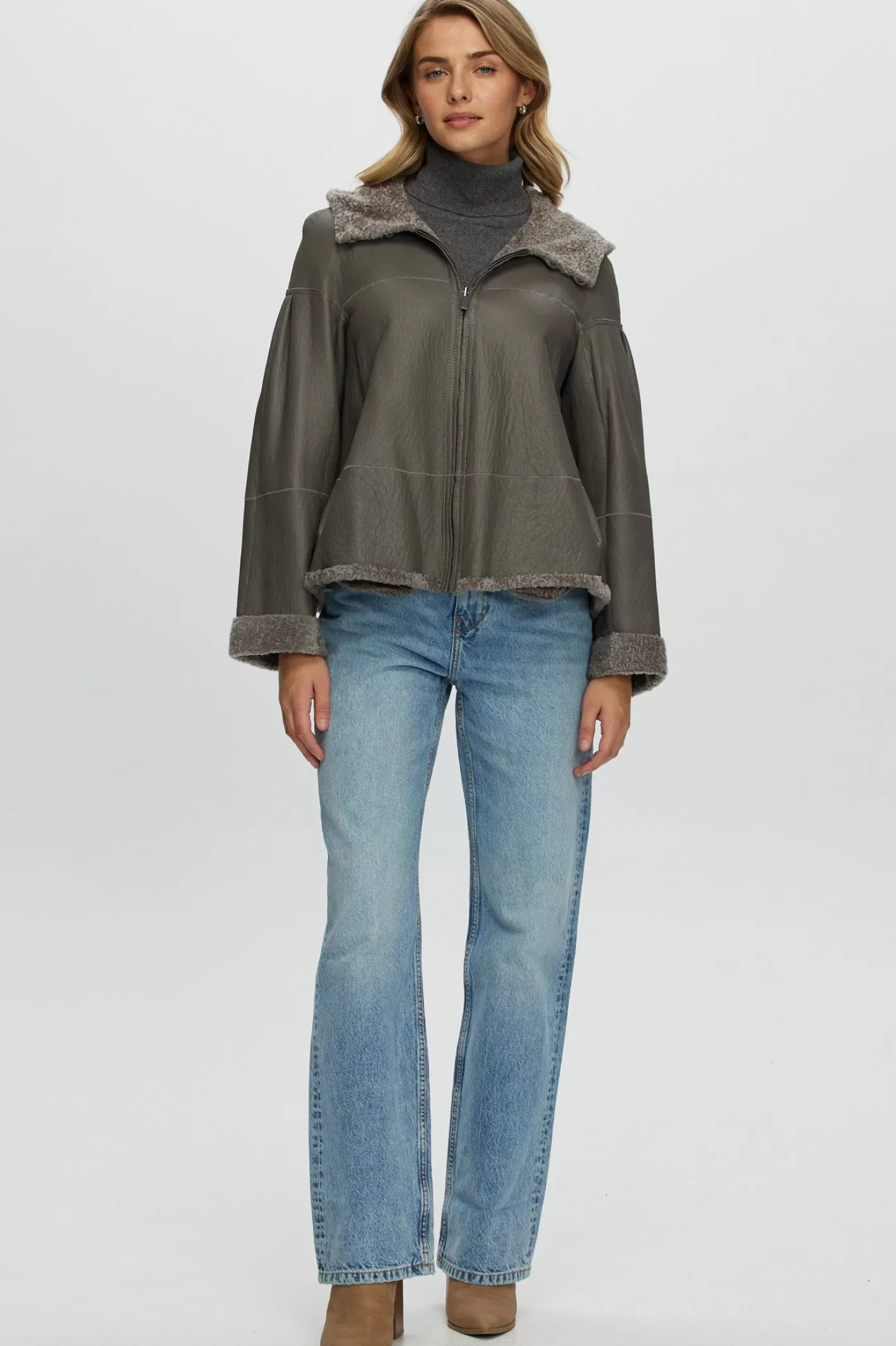 Parka réversible femme GORSKI Montréal - Doudoune en agneau shearling de Nouvelle-Zélande avec fermeture éclair pratique, conception double-face hiver 2024