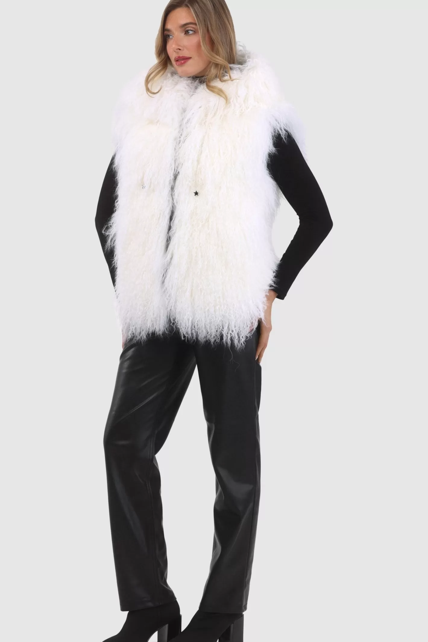 Veste réversible femme GORSKI Montréal - Édition exclusive en agneau shearling mongol avec doublure en laine et cachemire Loro Piana - Confort hiver et élégance intemporelle 

(Note : J'ai restructuré la phrase pour une lecture plus fluide, ajouté des termes évocateurs comme 